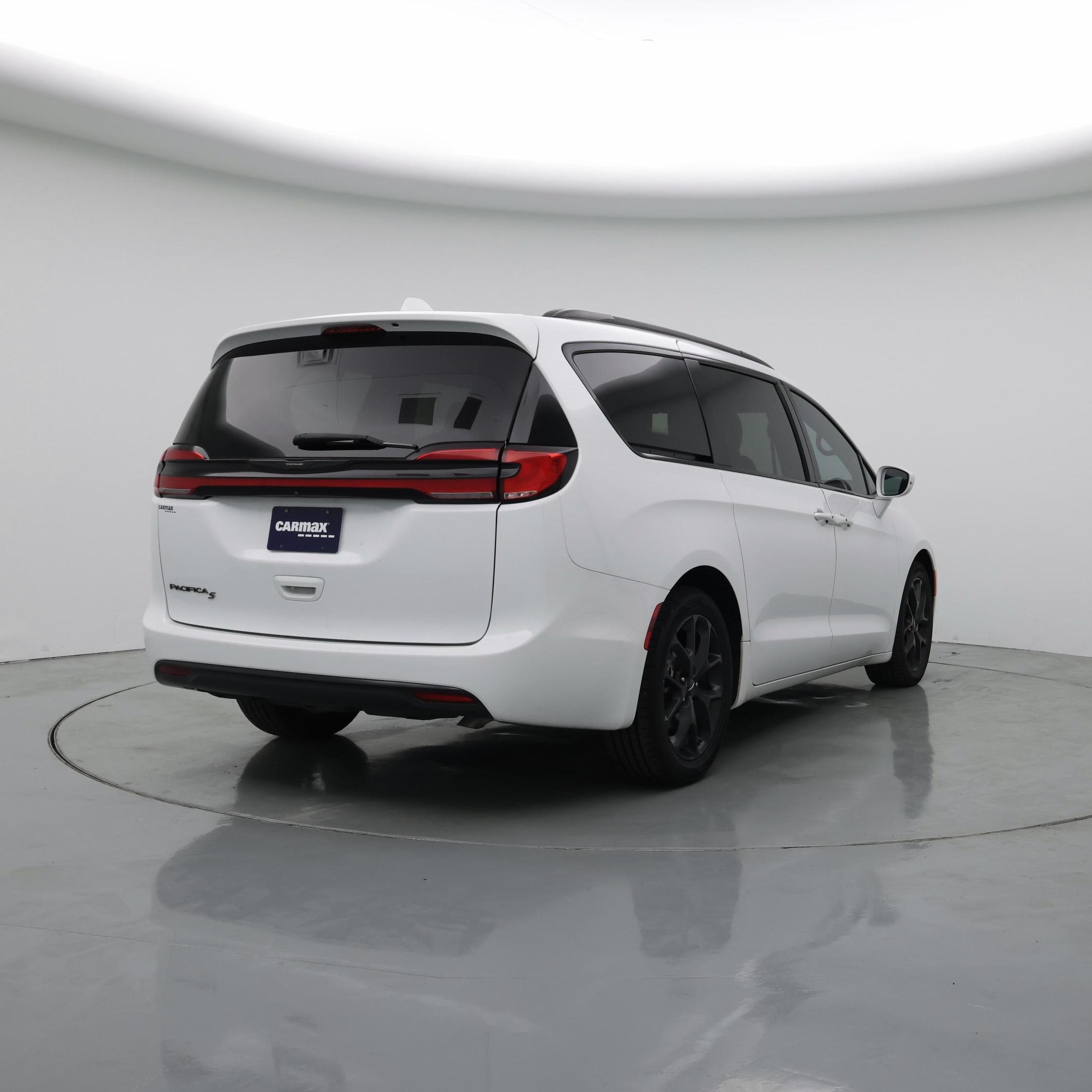 Thumbnail: 2022 Chrysler Pacifica - 8