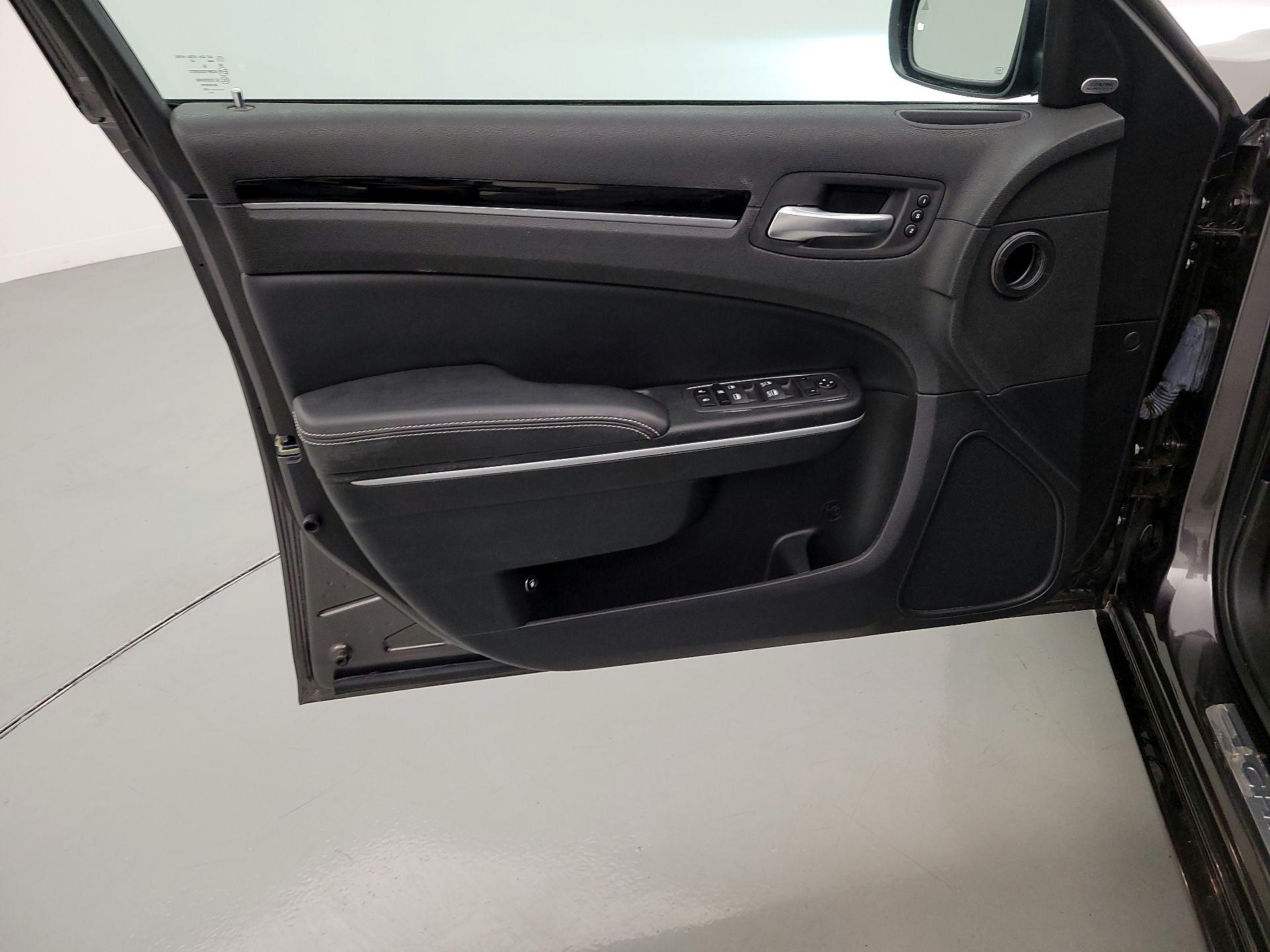 Thumbnail: 2023 Chrysler 300 - 12