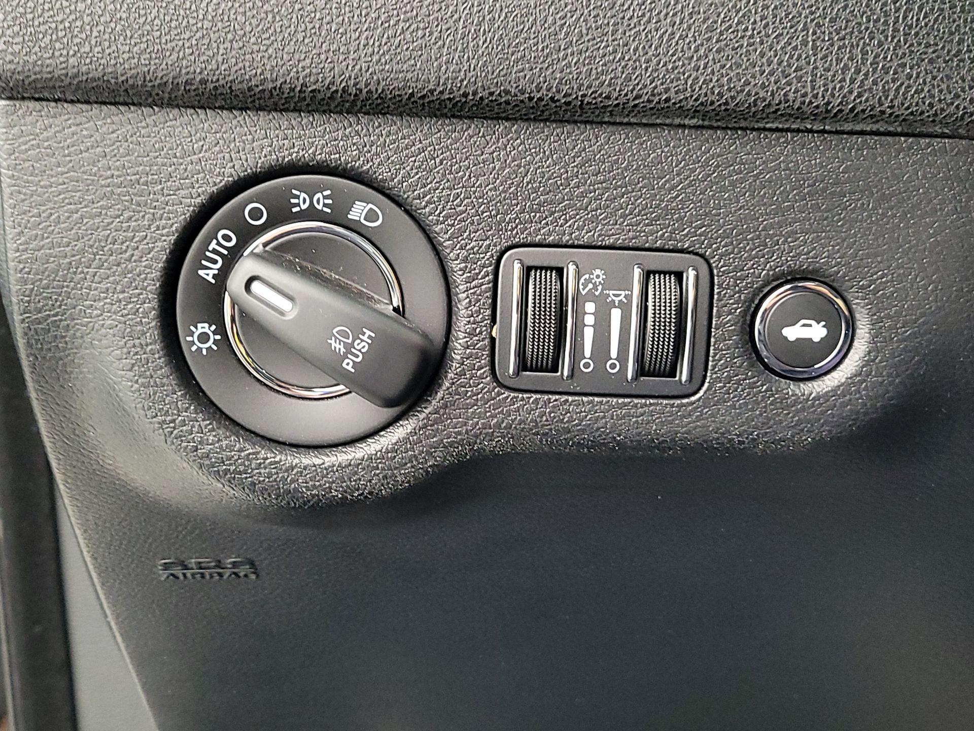 Thumbnail: 2023 Chrysler 300 - 13