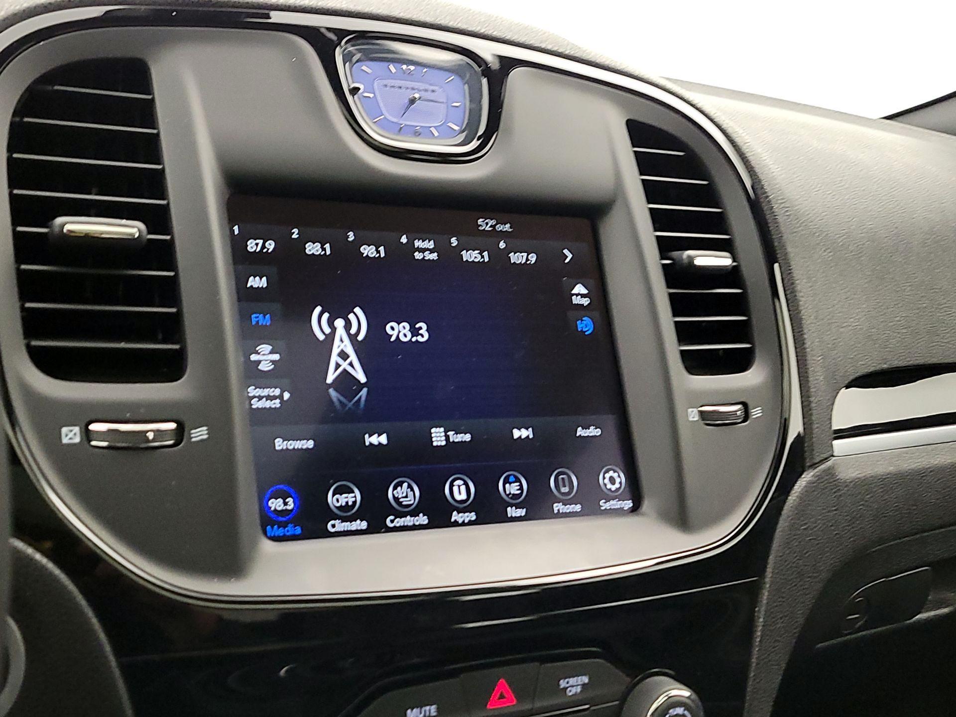 Thumbnail: 2023 Chrysler 300 - 16