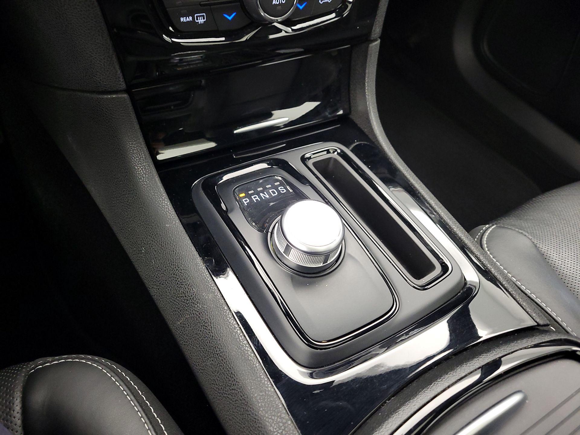 Thumbnail: 2023 Chrysler 300 - 18