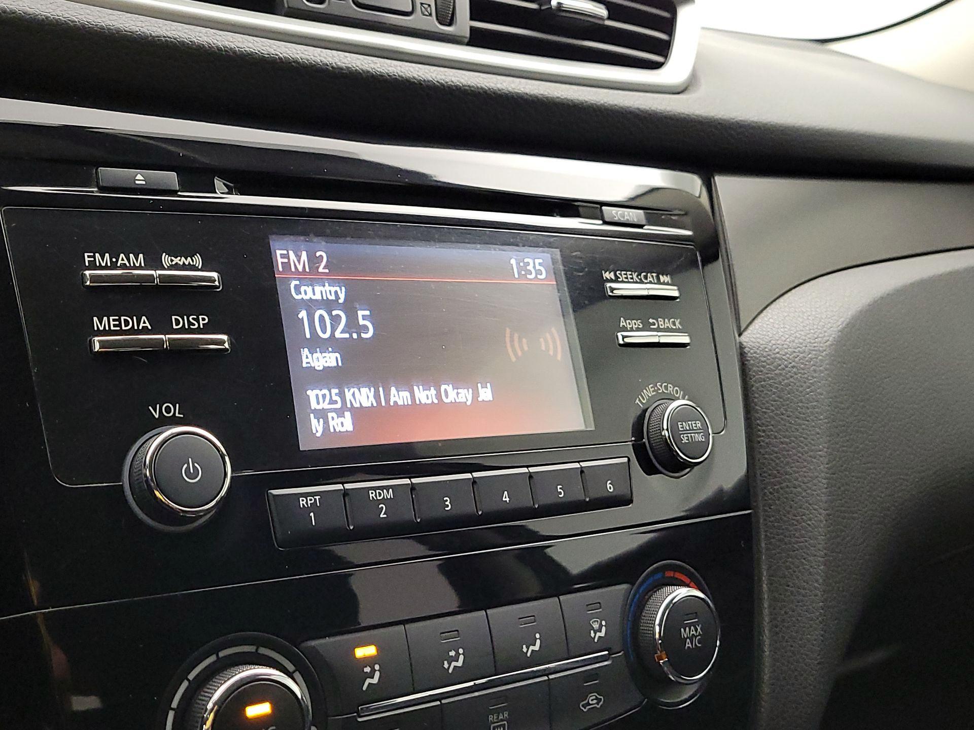 Thumbnail: 2016 Nissan Rogue - 15