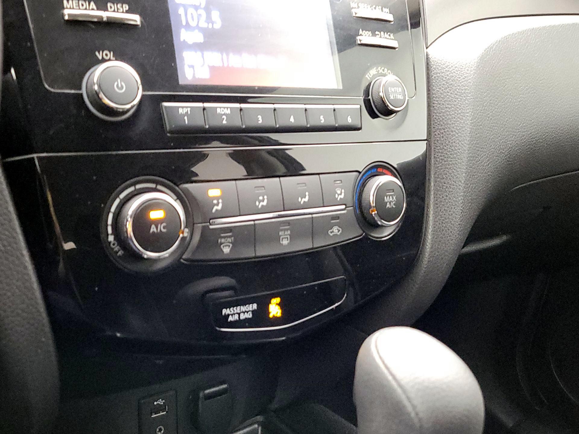 Thumbnail: 2016 Nissan Rogue - 16