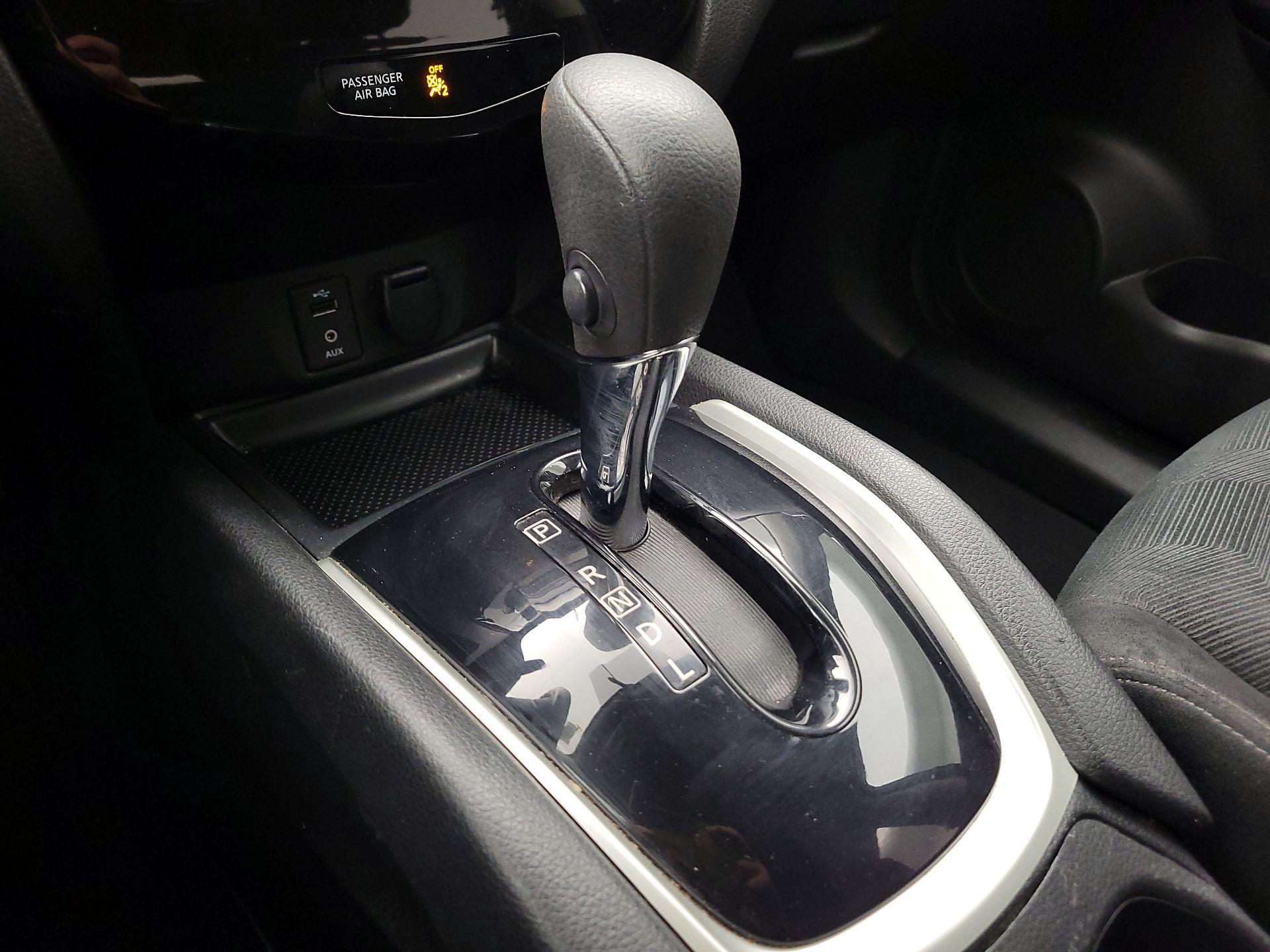 Thumbnail: 2016 Nissan Rogue - 17