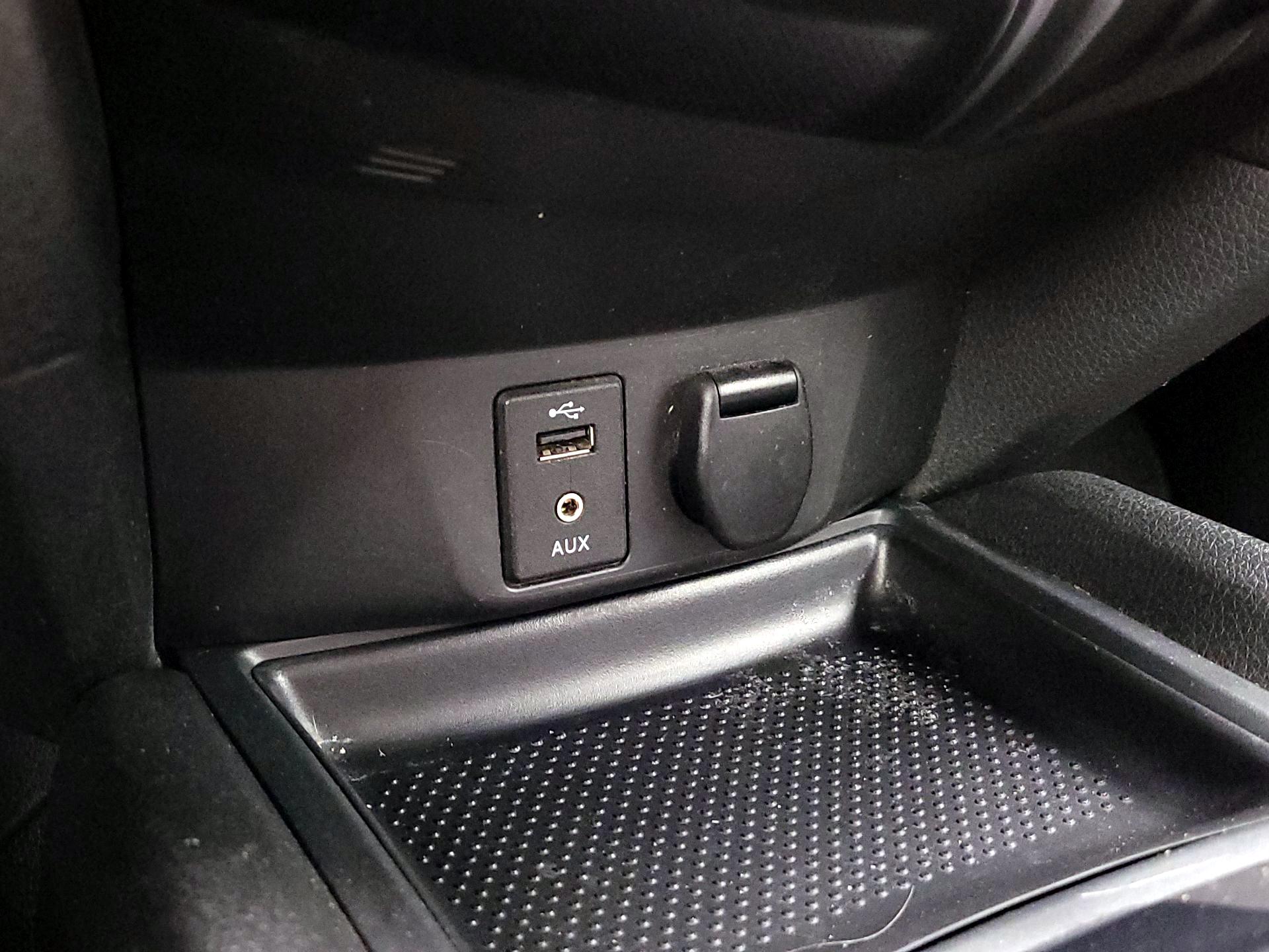 Thumbnail: 2016 Nissan Rogue - 18