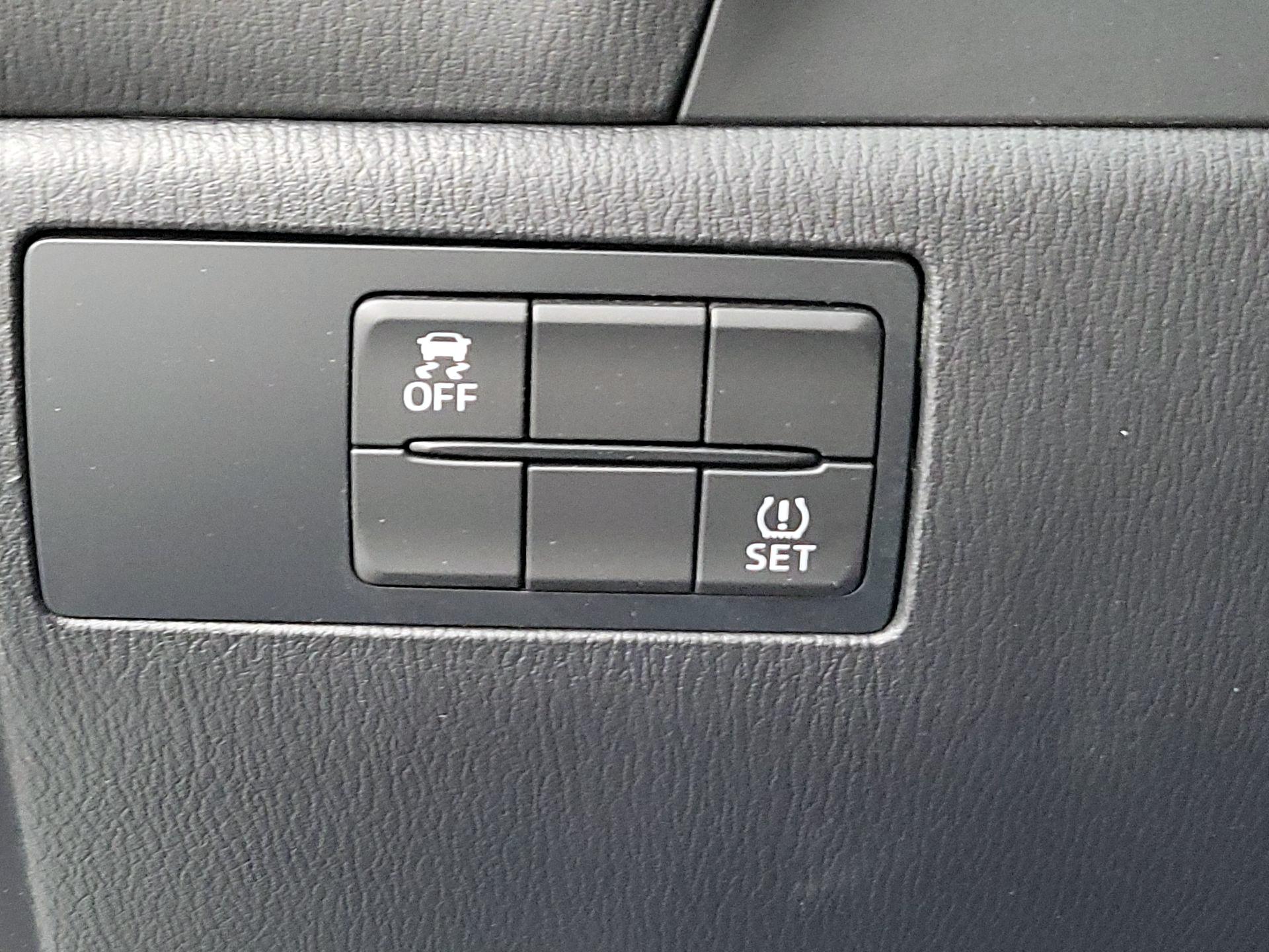 Thumbnail: 2017 Mazda Mazda3 - 13