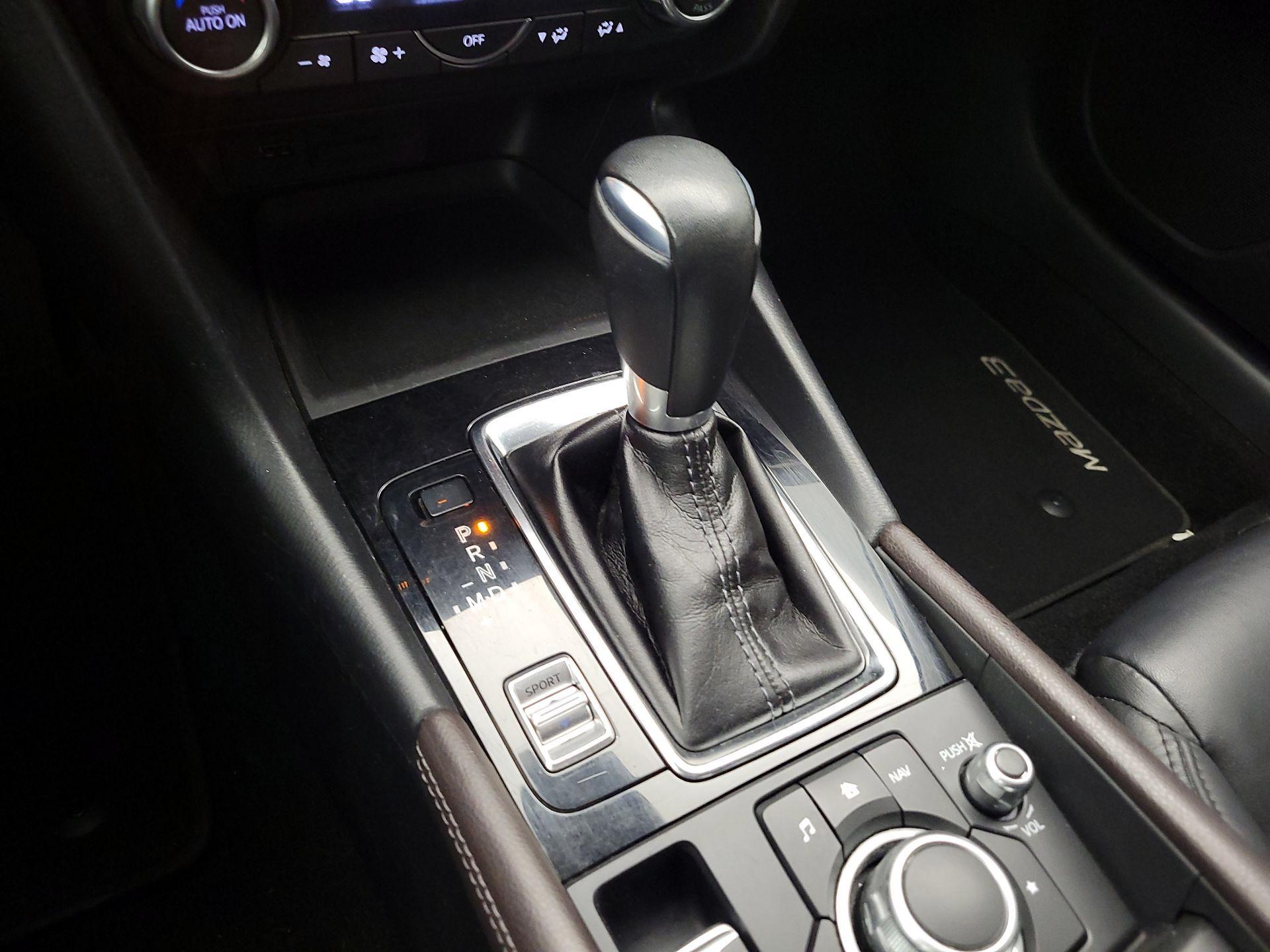 Thumbnail: 2017 Mazda Mazda3 - 17