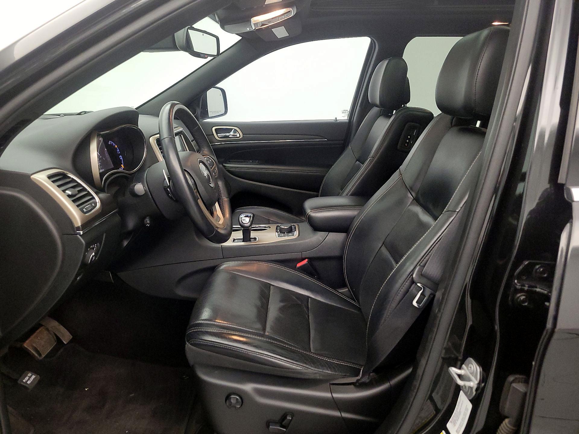 Thumbnail: 2015 Jeep Grand Cherokee - 11