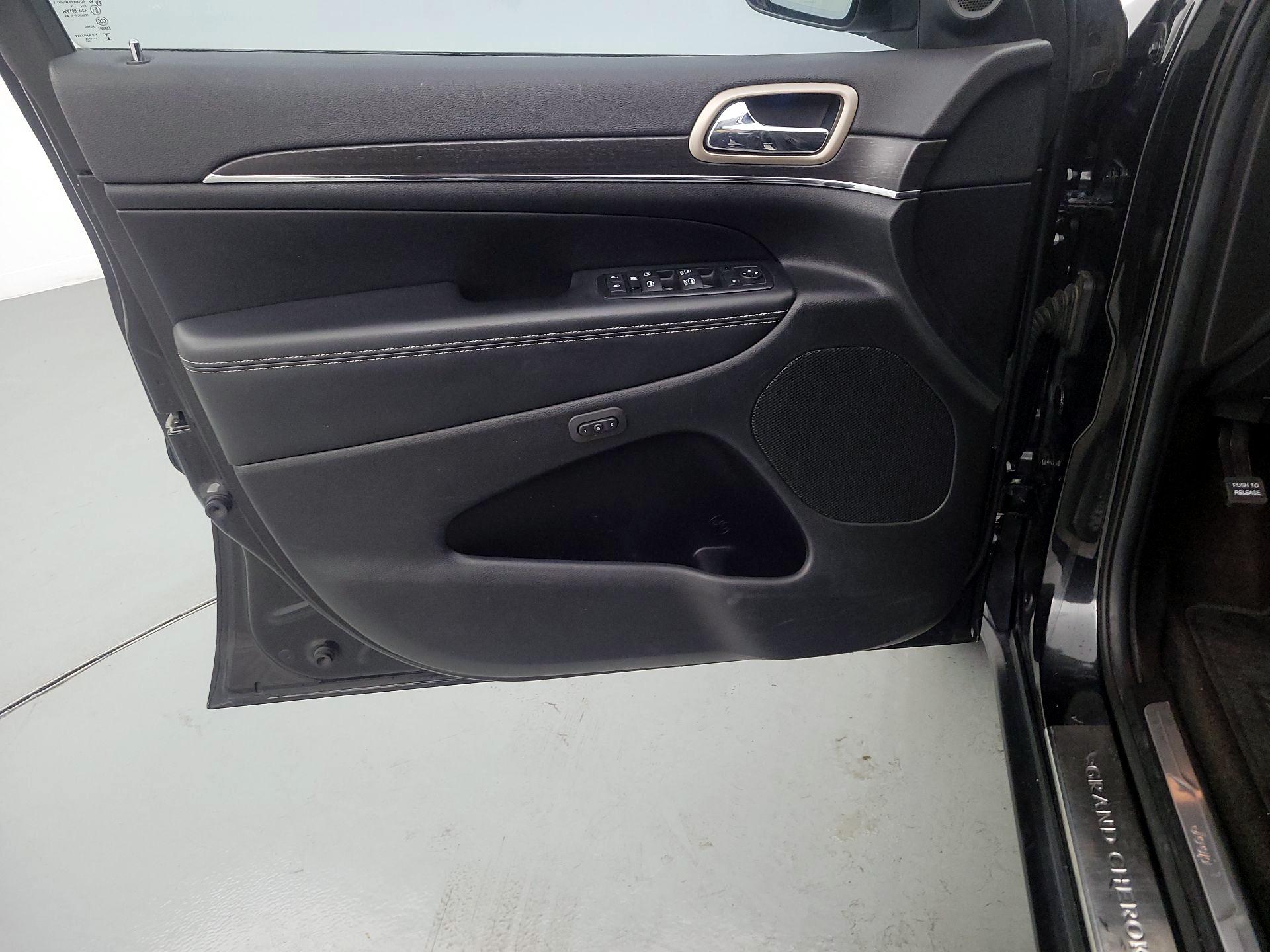 Thumbnail: 2015 Jeep Grand Cherokee - 12