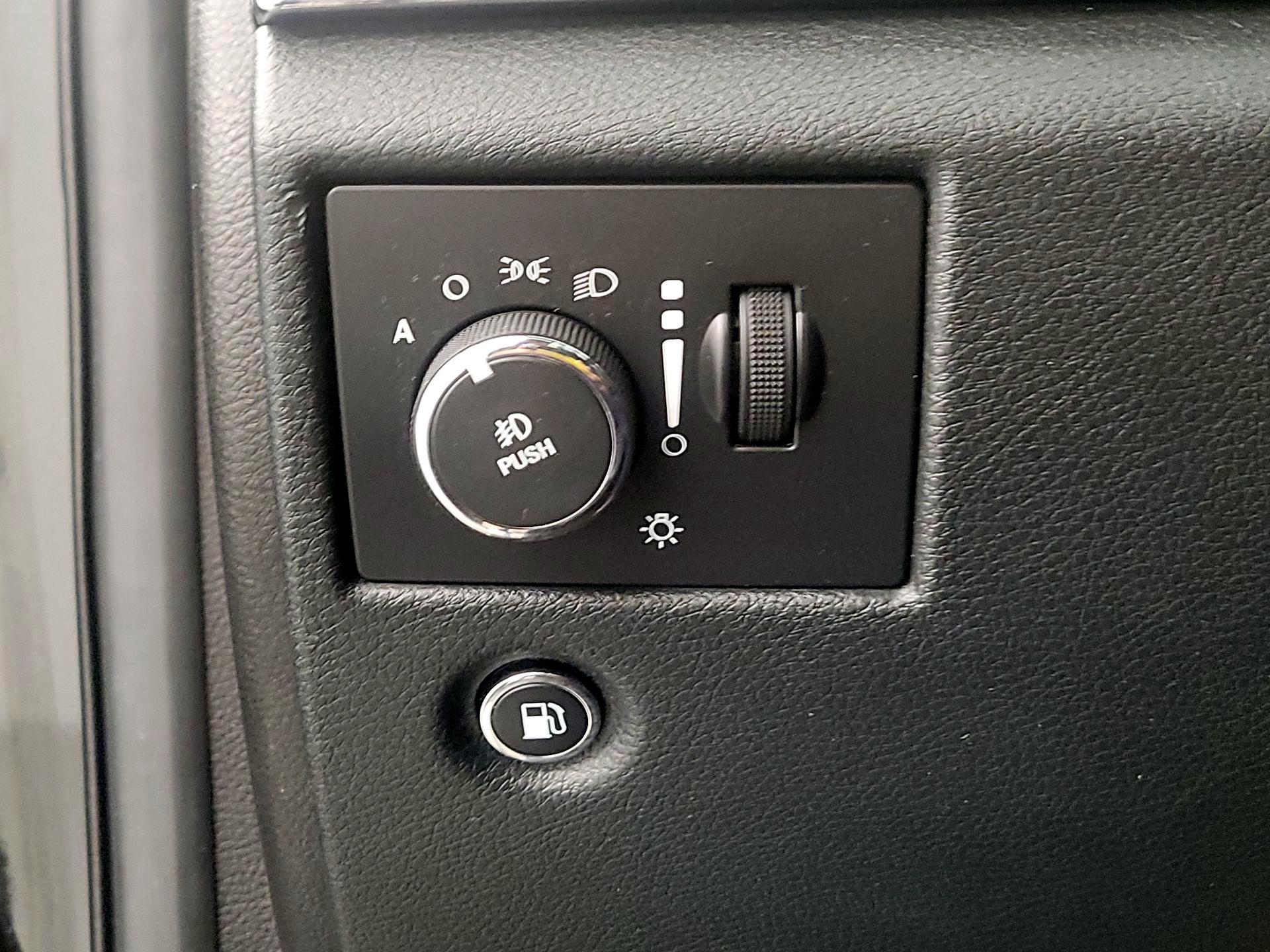 Thumbnail: 2015 Jeep Grand Cherokee - 13