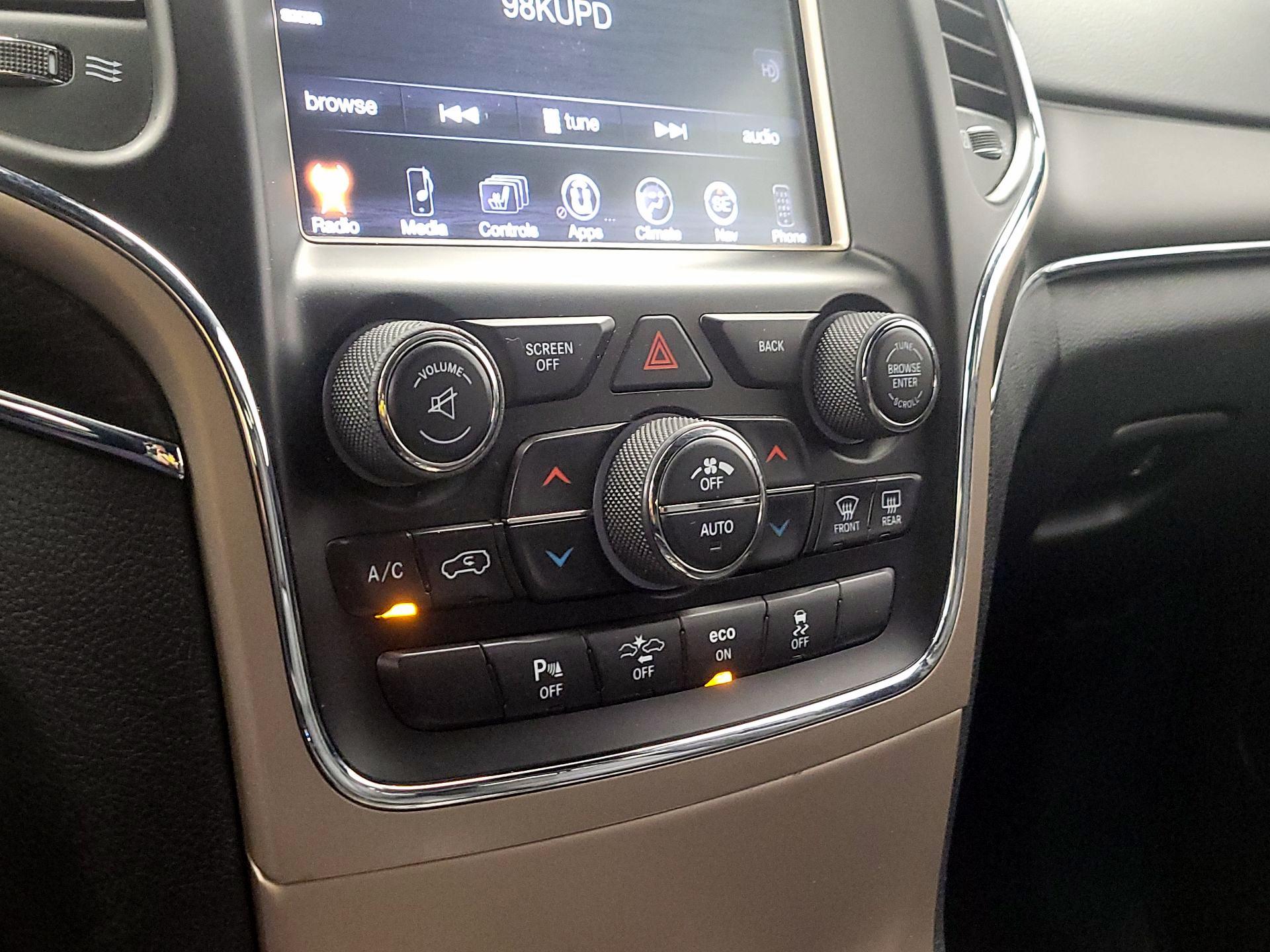 Thumbnail: 2015 Jeep Grand Cherokee - 17