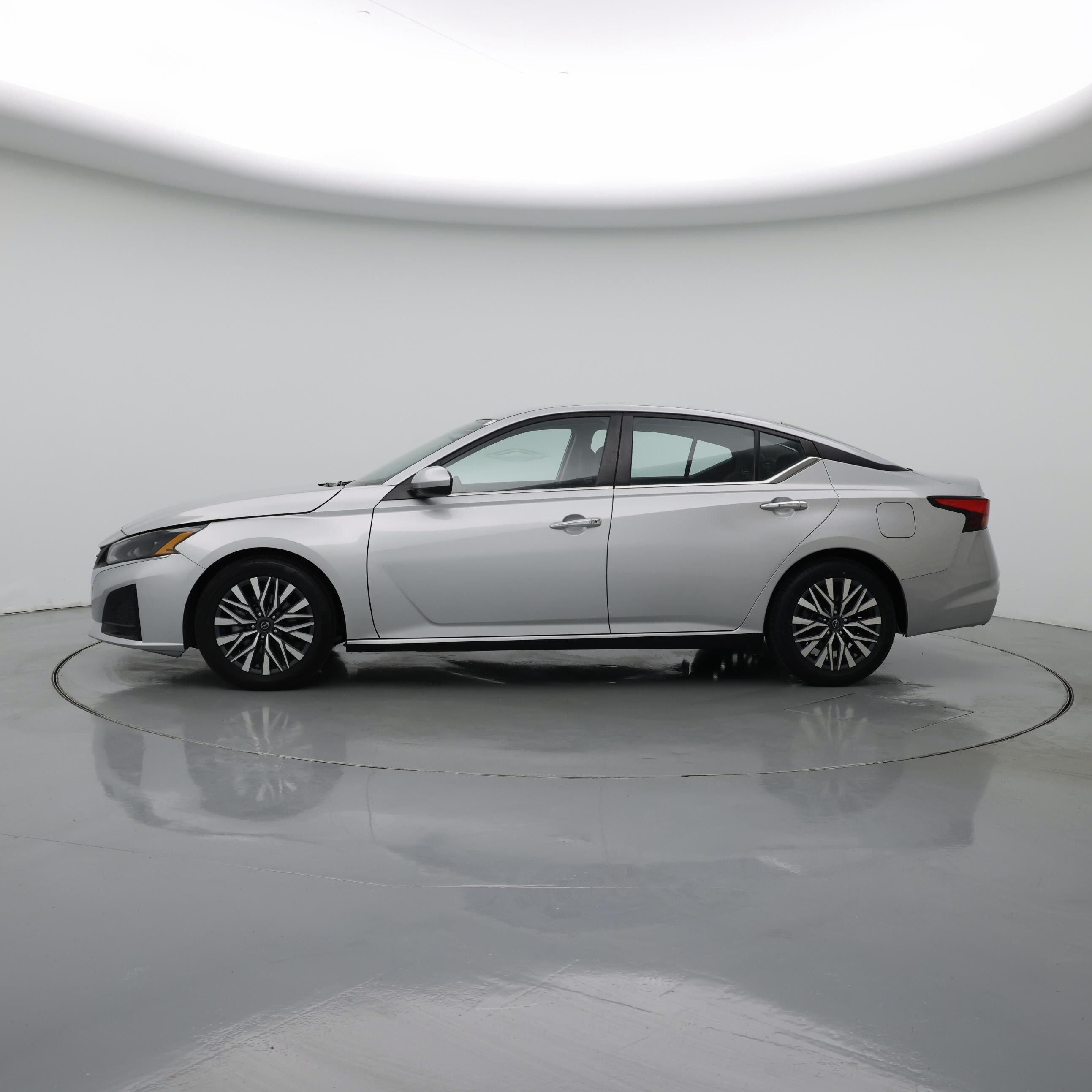 Thumbnail: 2023 Nissan Altima - 3