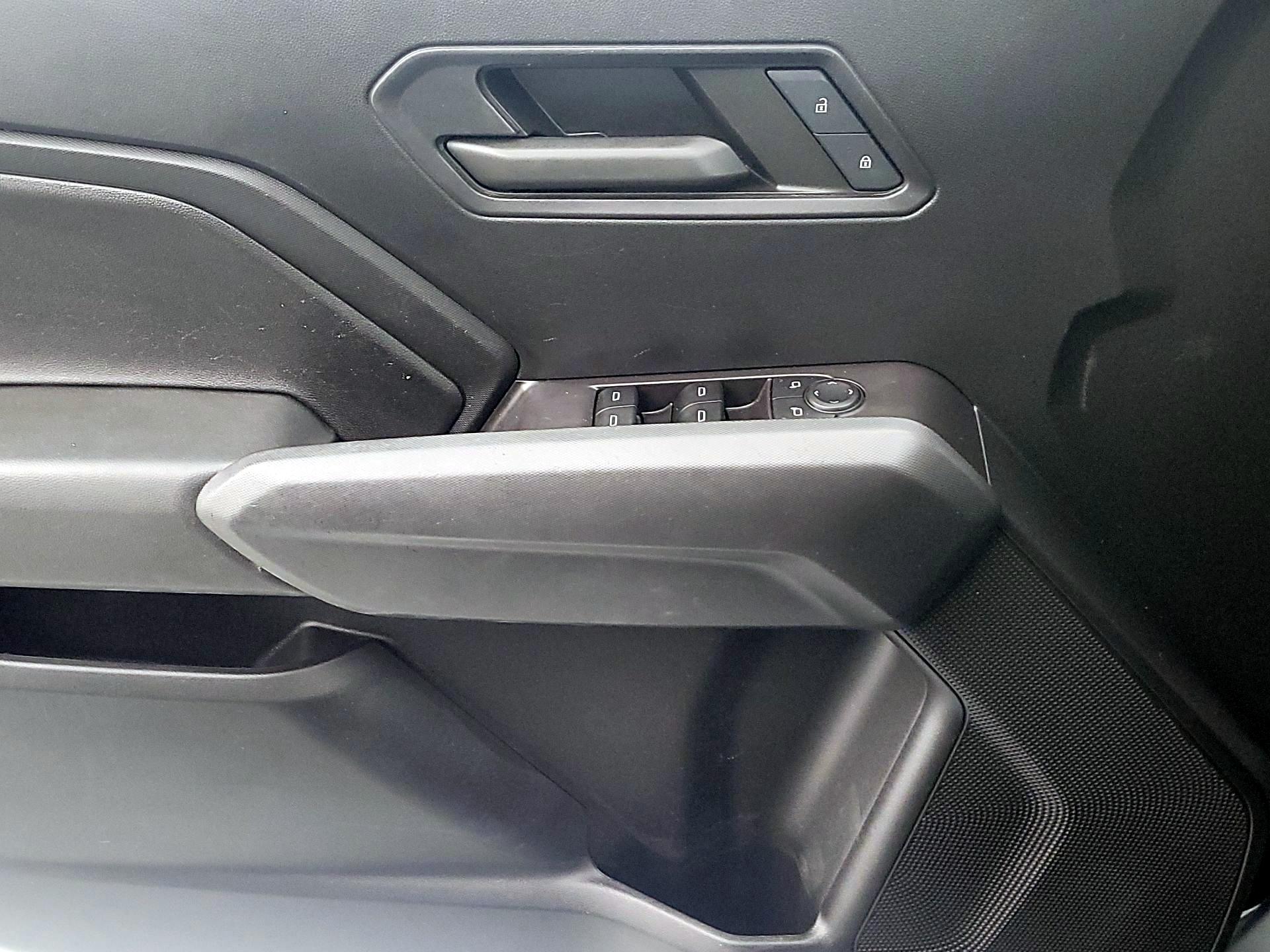 Thumbnail: 2023 Chevrolet Colorado - 12