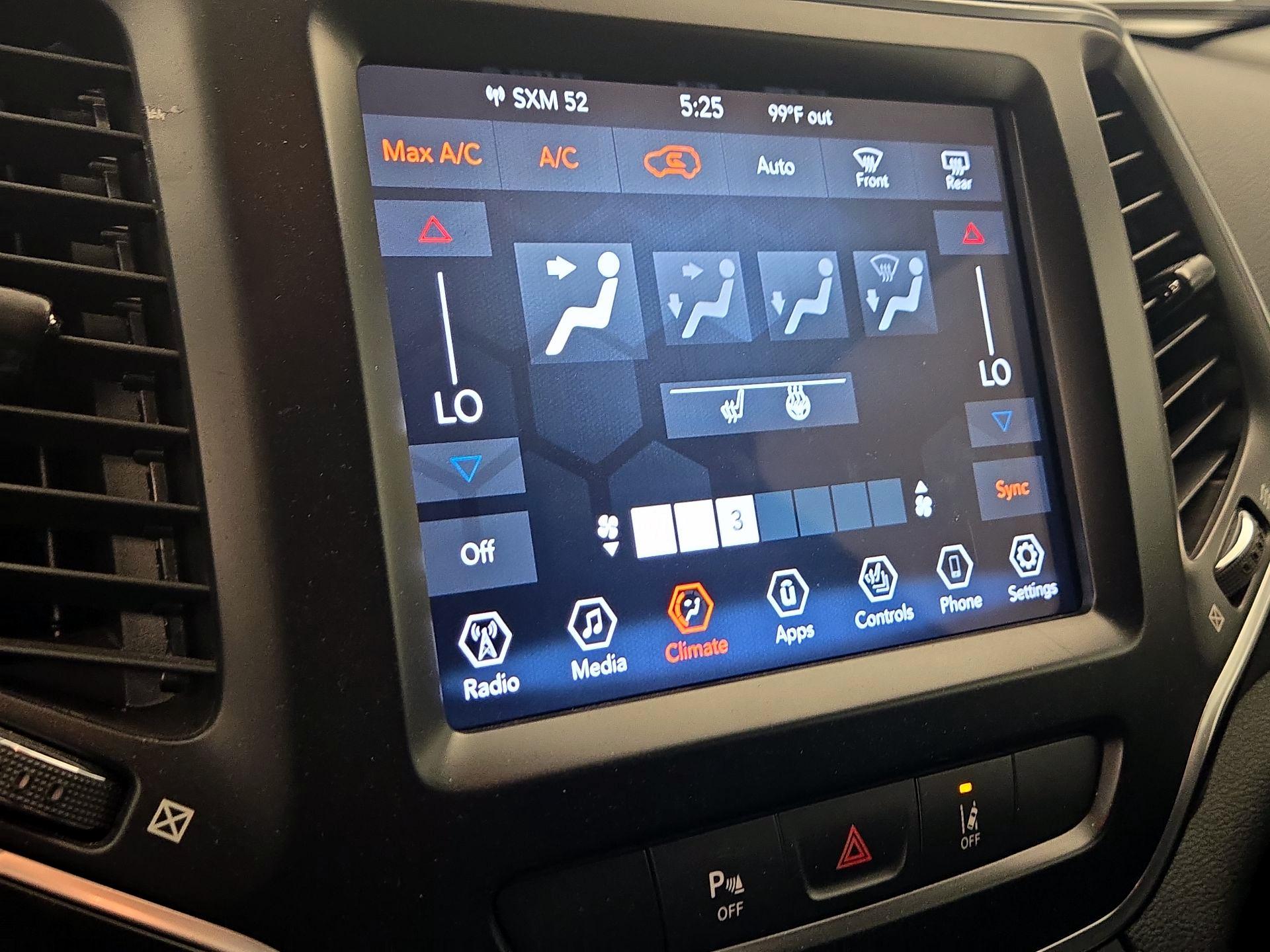 Thumbnail: 2021 Jeep Cherokee - 14