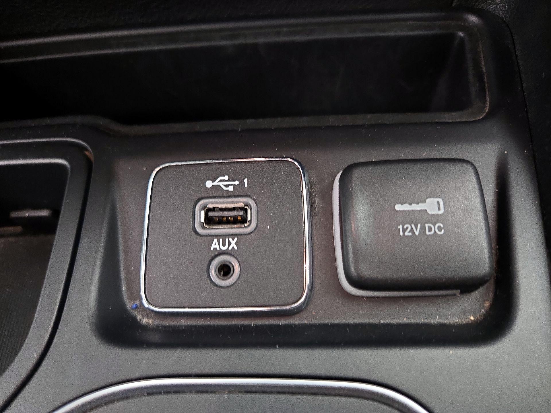 Thumbnail: 2021 Jeep Cherokee - 16