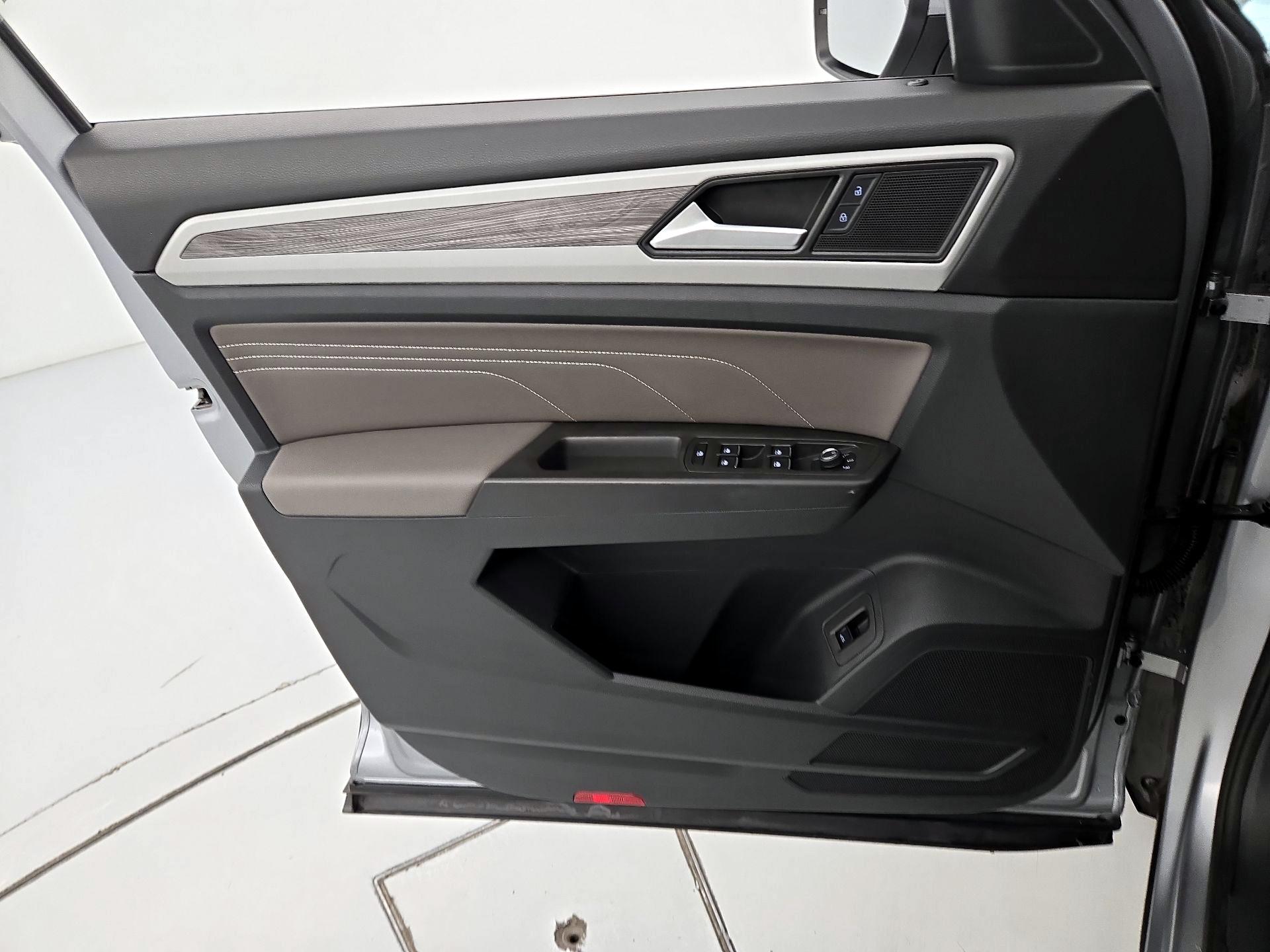 Thumbnail: 2023 Volkswagen Atlas - 12