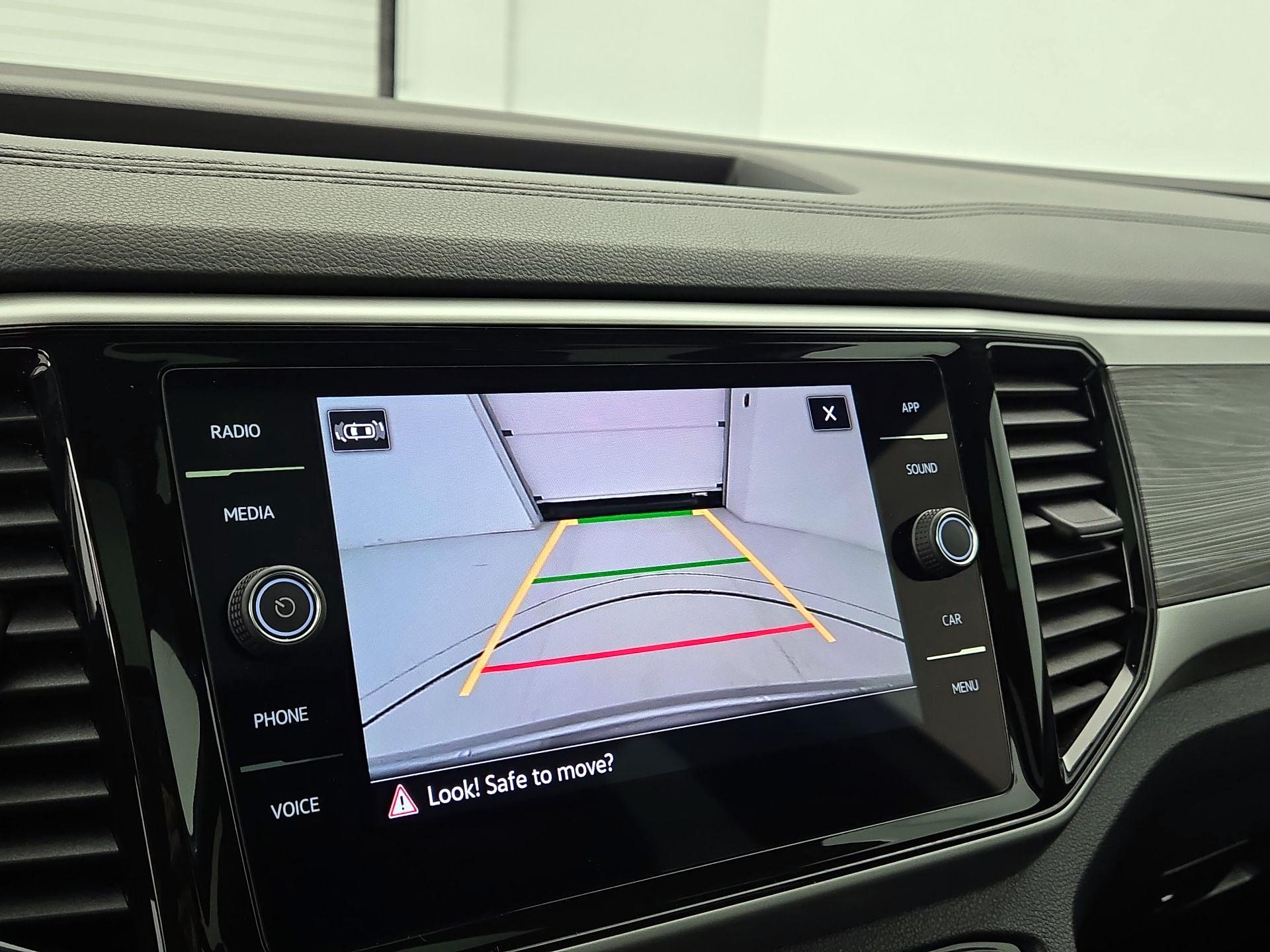 Thumbnail: 2023 Volkswagen Atlas - 13