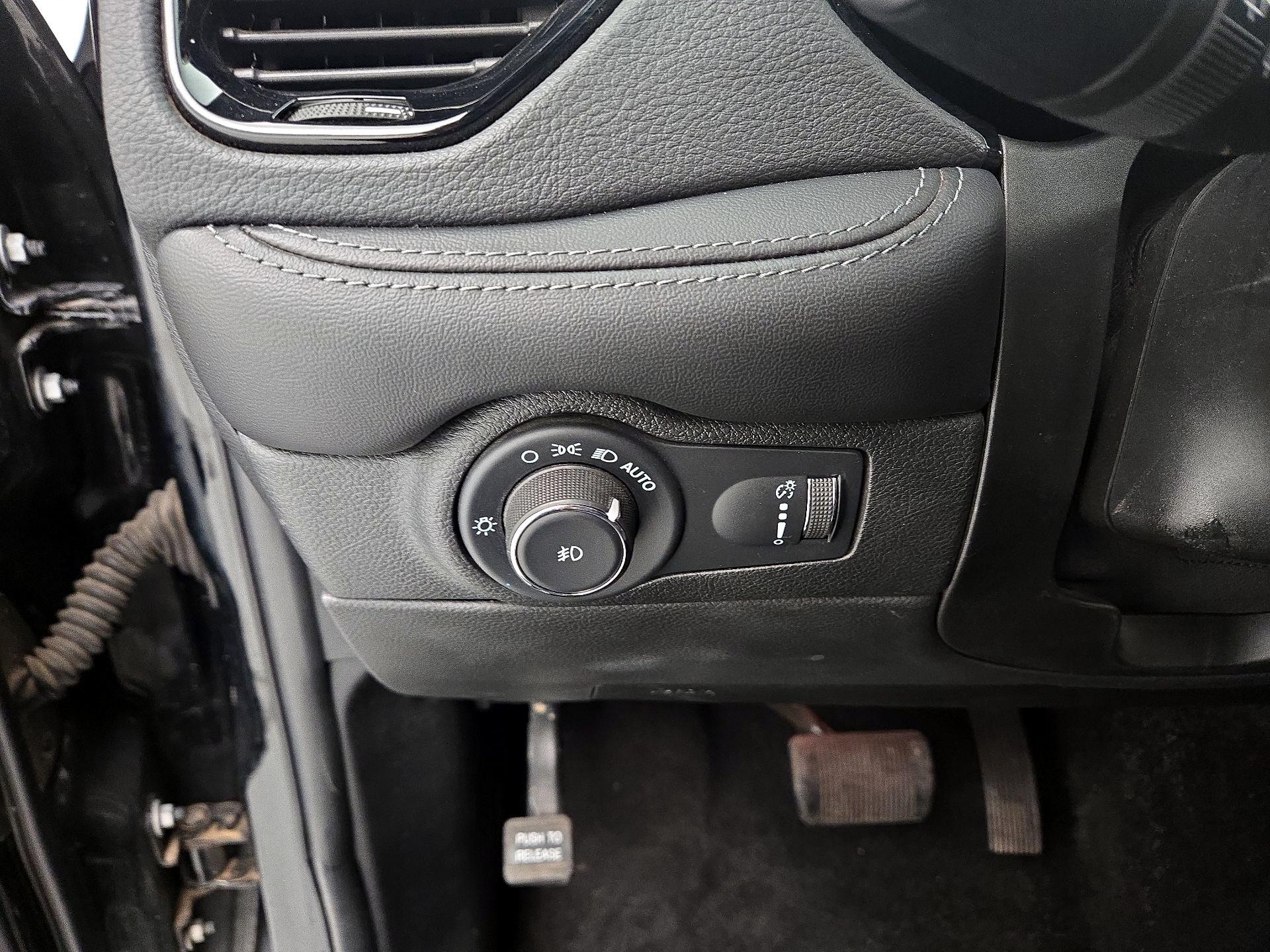 Thumbnail: 2022 Dodge Durango - 13