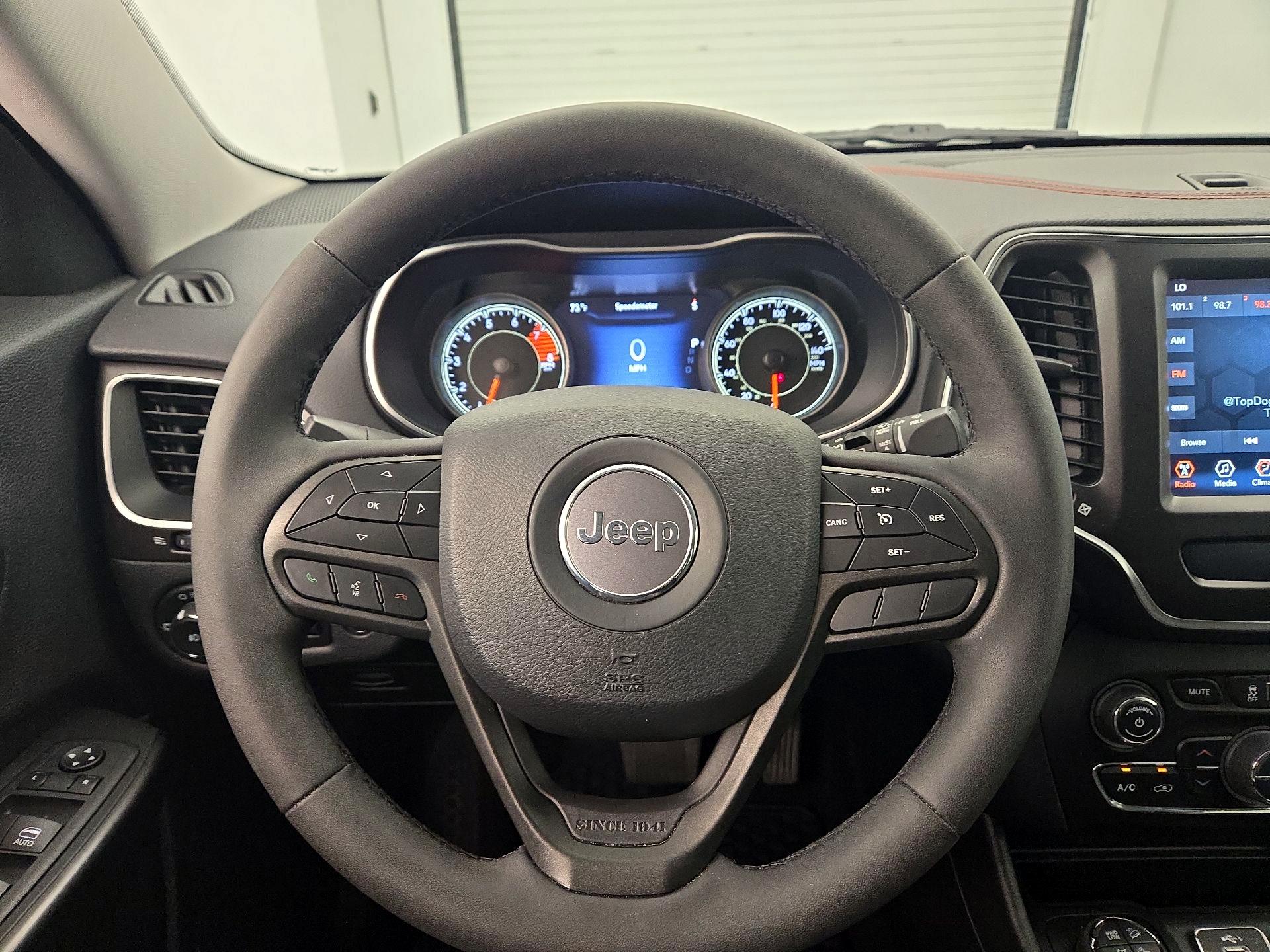 Thumbnail: 2022 Jeep Cherokee - 10