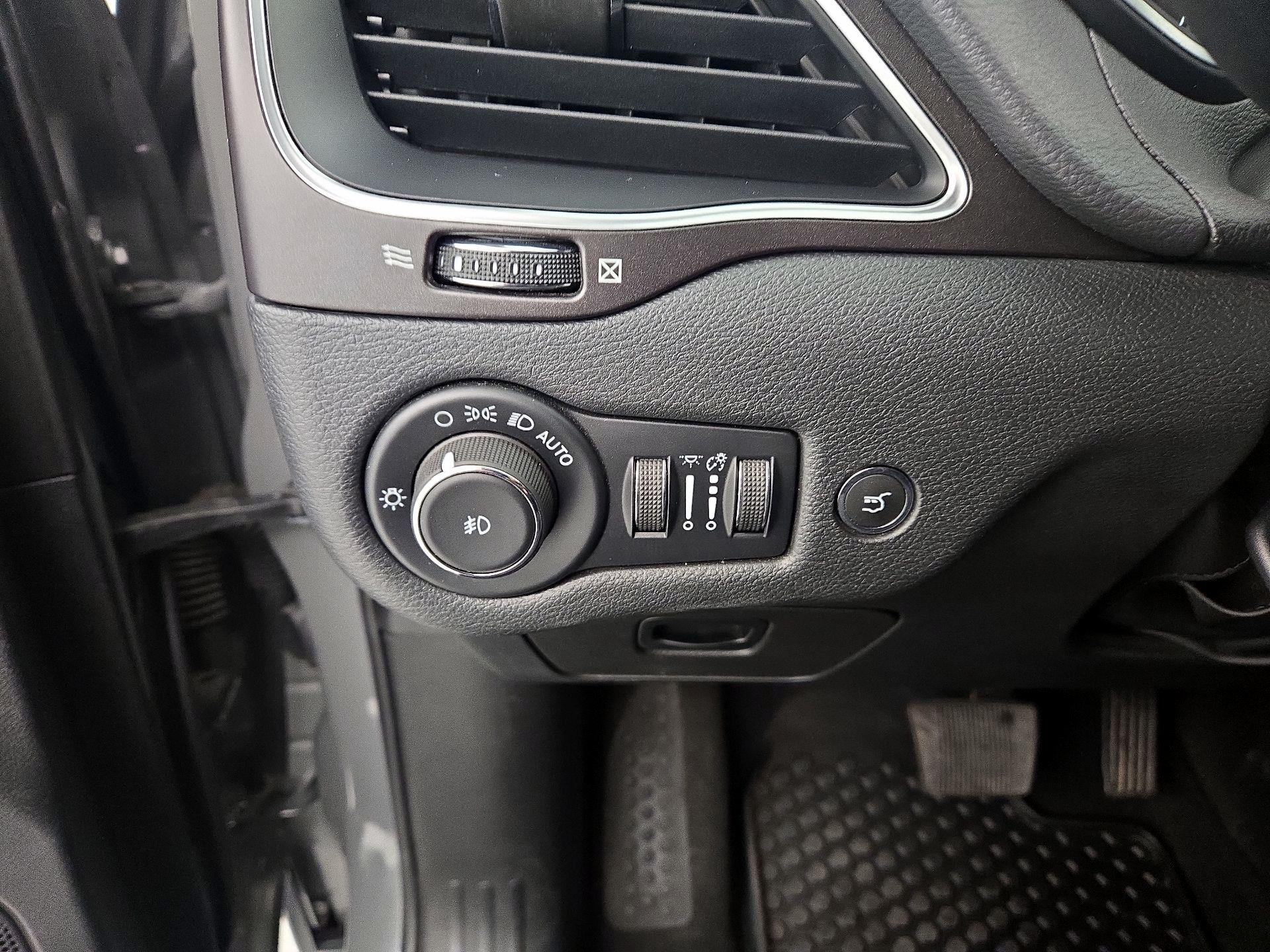 Thumbnail: 2022 Jeep Cherokee - 13