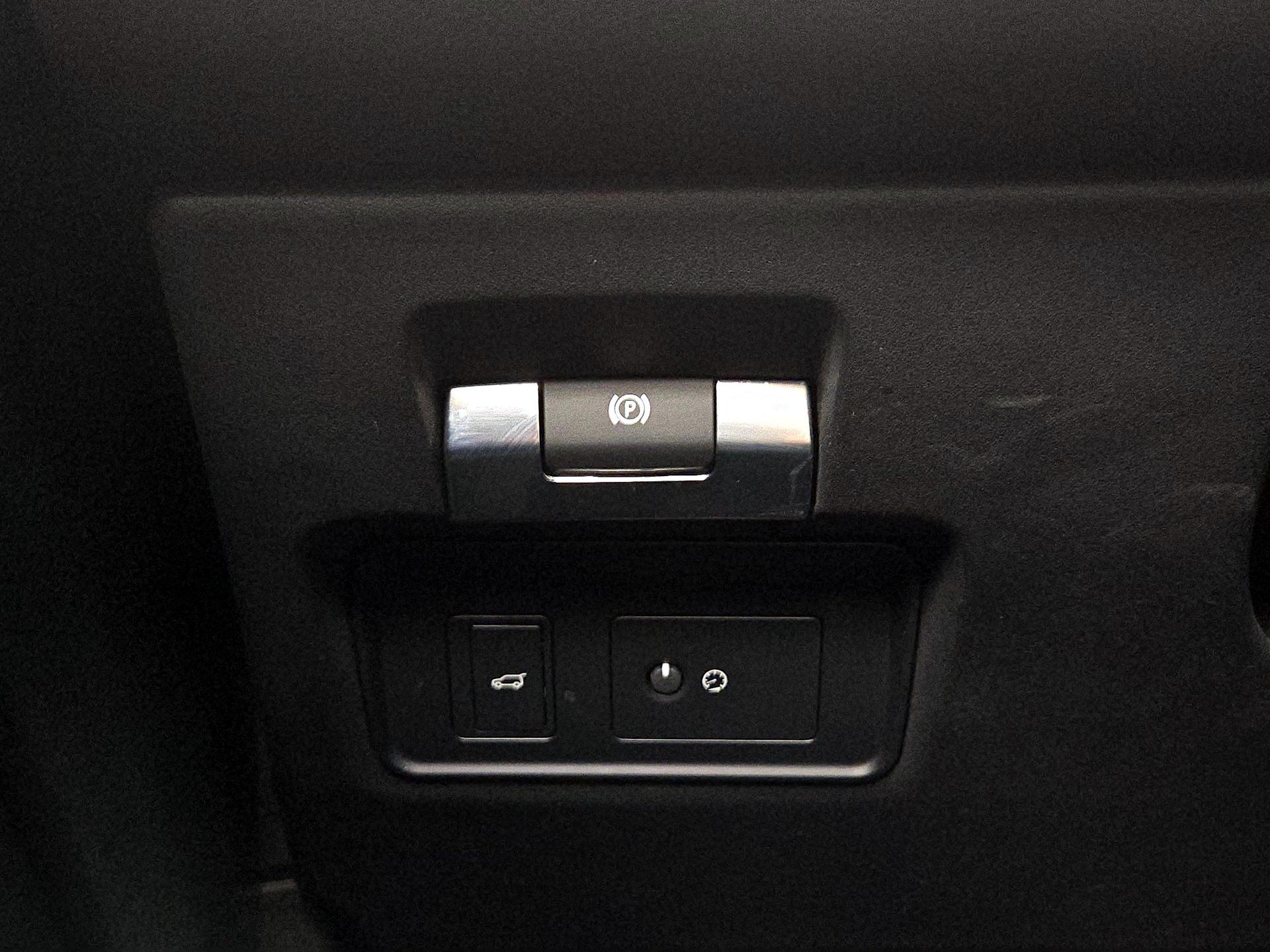 Thumbnail: 2020 Land Rover Range Rover Evoque - 13