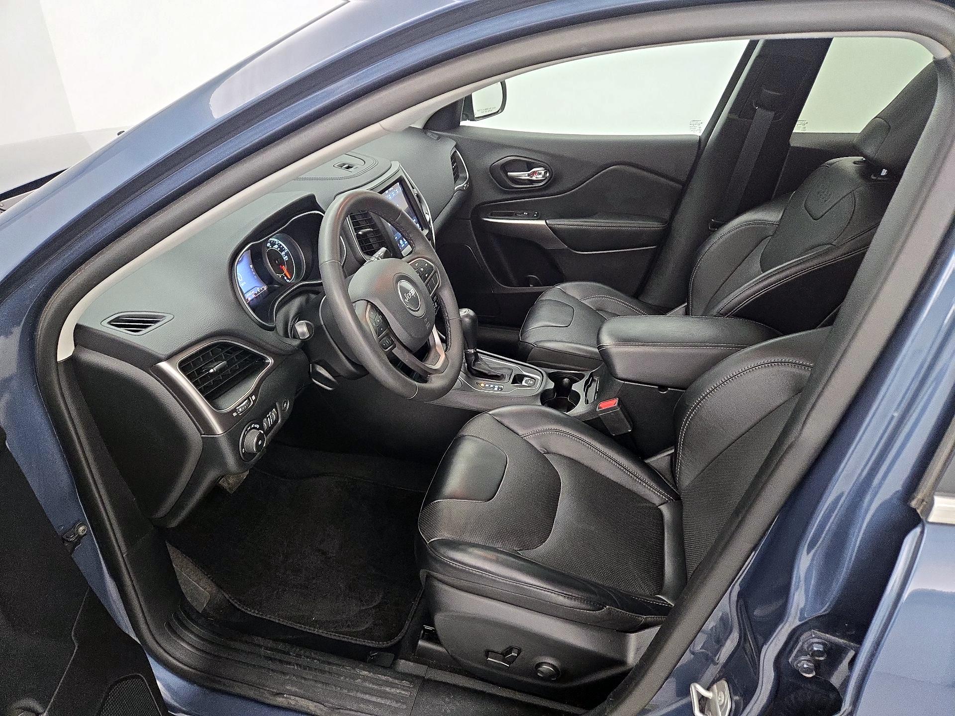 Thumbnail: 2022 Jeep Cherokee - 11