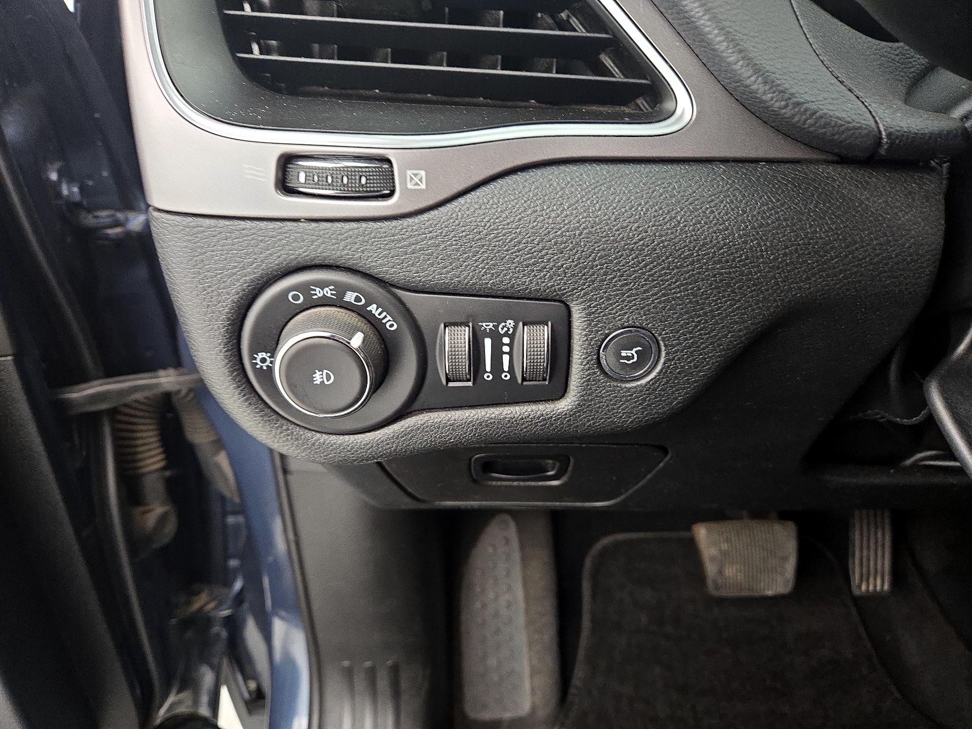 Thumbnail: 2022 Jeep Cherokee - 13