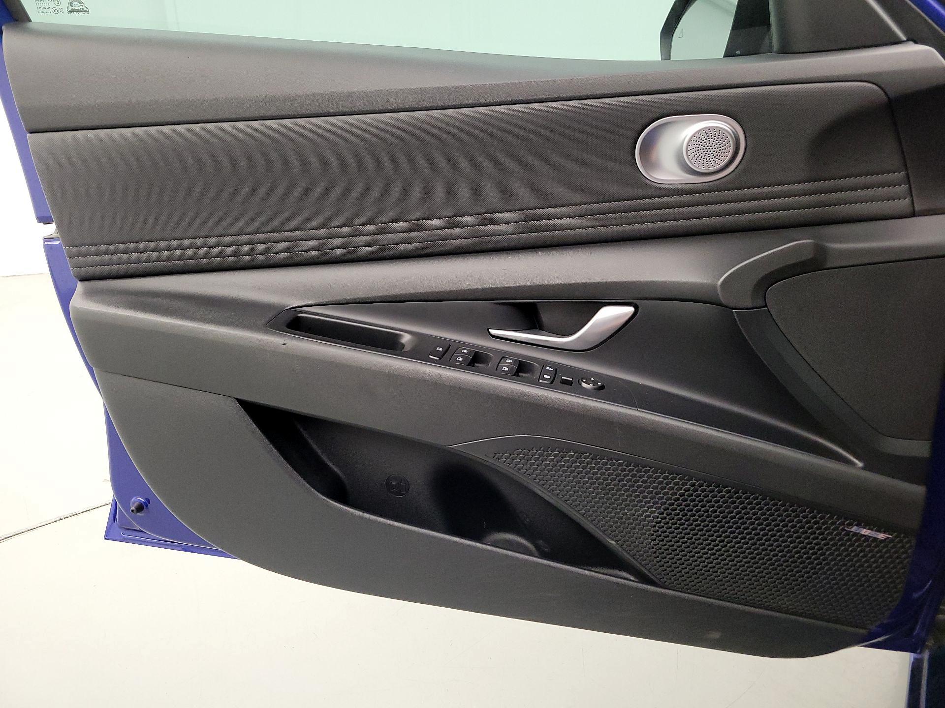 Thumbnail: 2023 Hyundai Elantra - 12