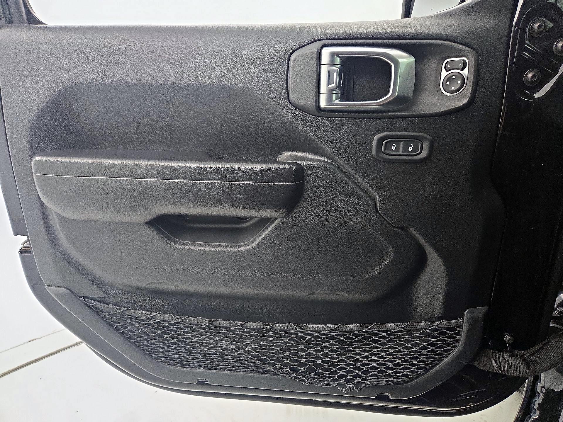 Thumbnail: 2021 Jeep Gladiator - 12