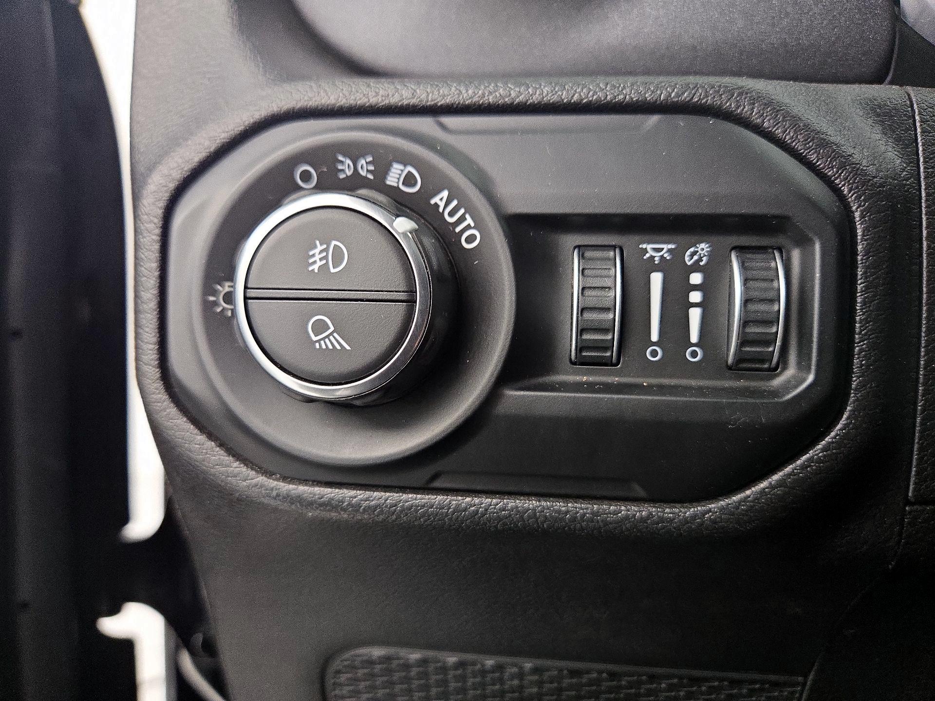 Thumbnail: 2021 Jeep Gladiator - 13