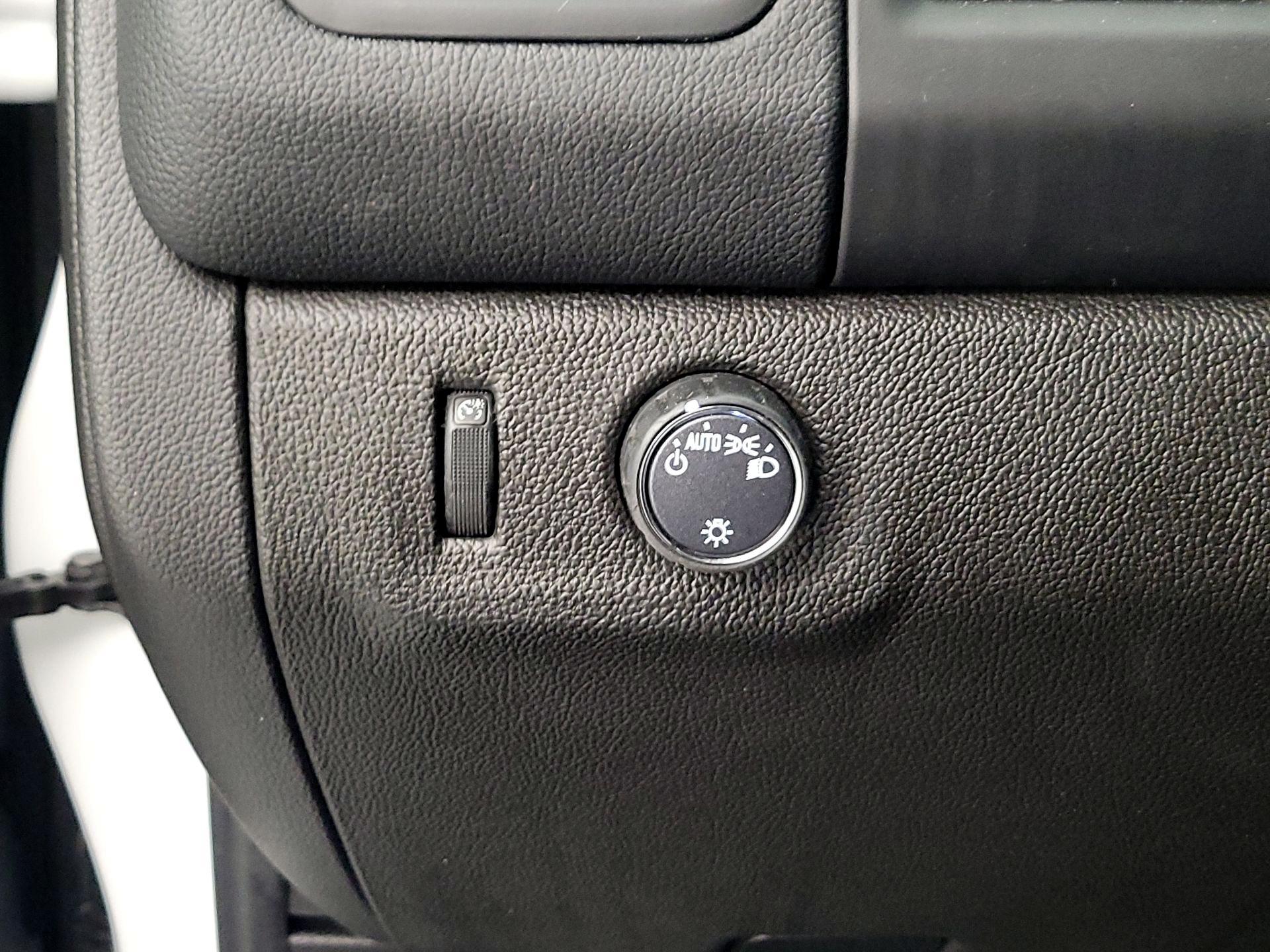 Thumbnail: 2022 Chevrolet Colorado - 13