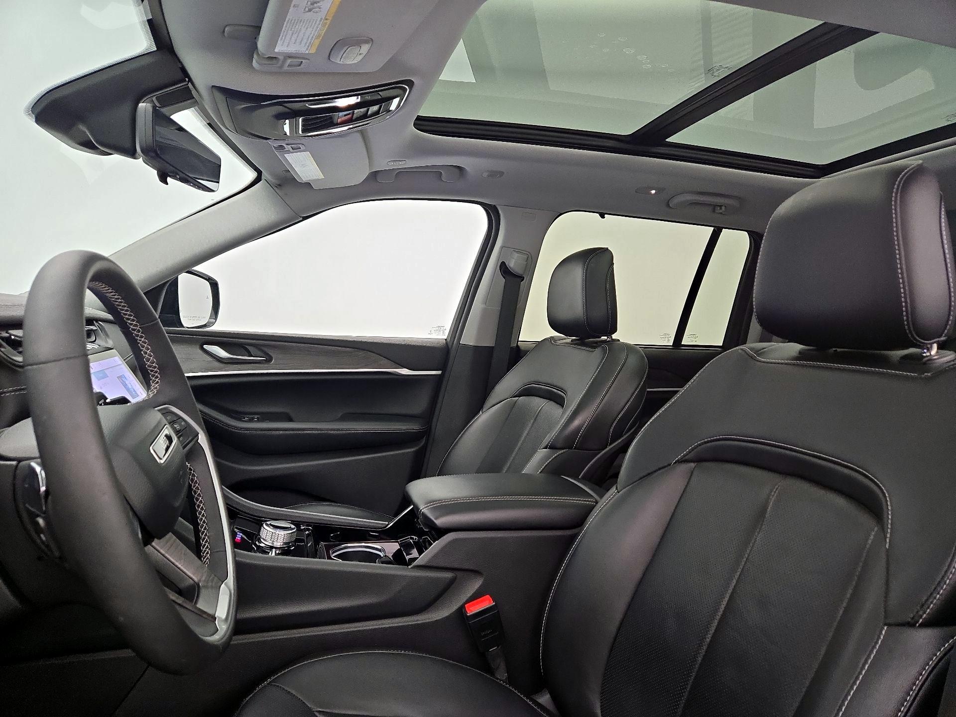 Thumbnail: 2023 Jeep Grand Cherokee - 19