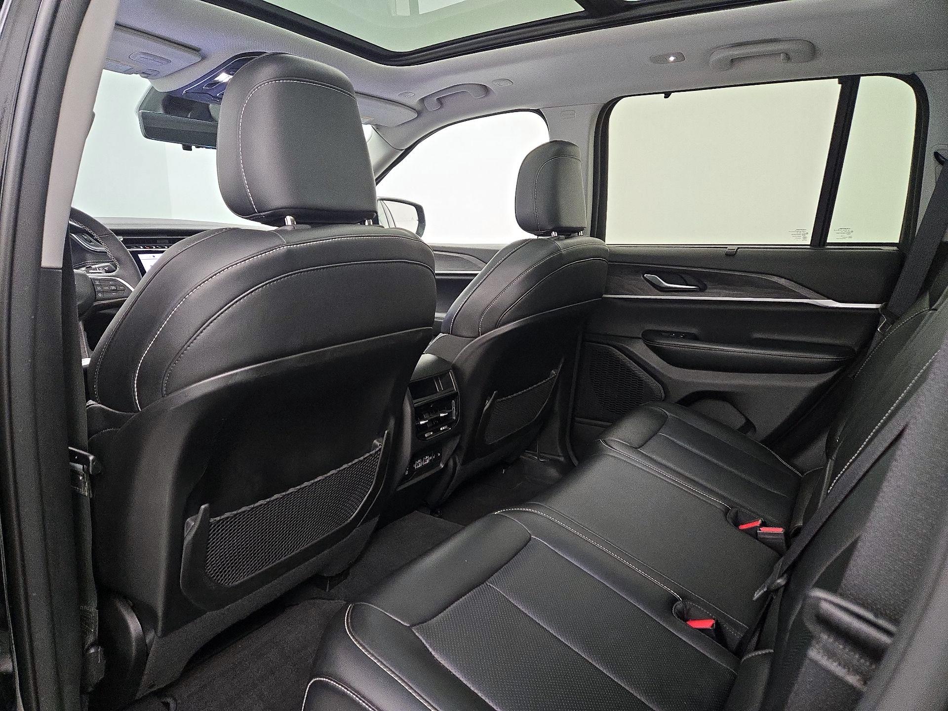 Thumbnail: 2023 Jeep Grand Cherokee - 20