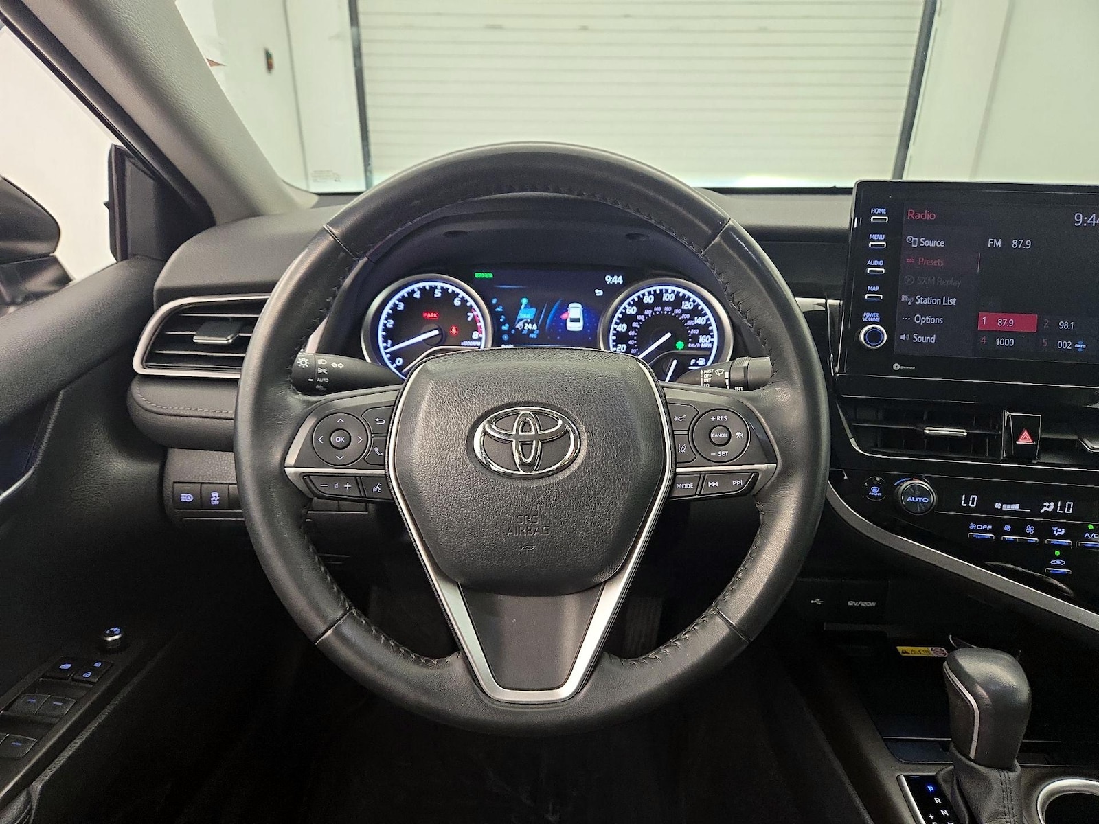 2023 Toyota Camry XLE - Photo 11