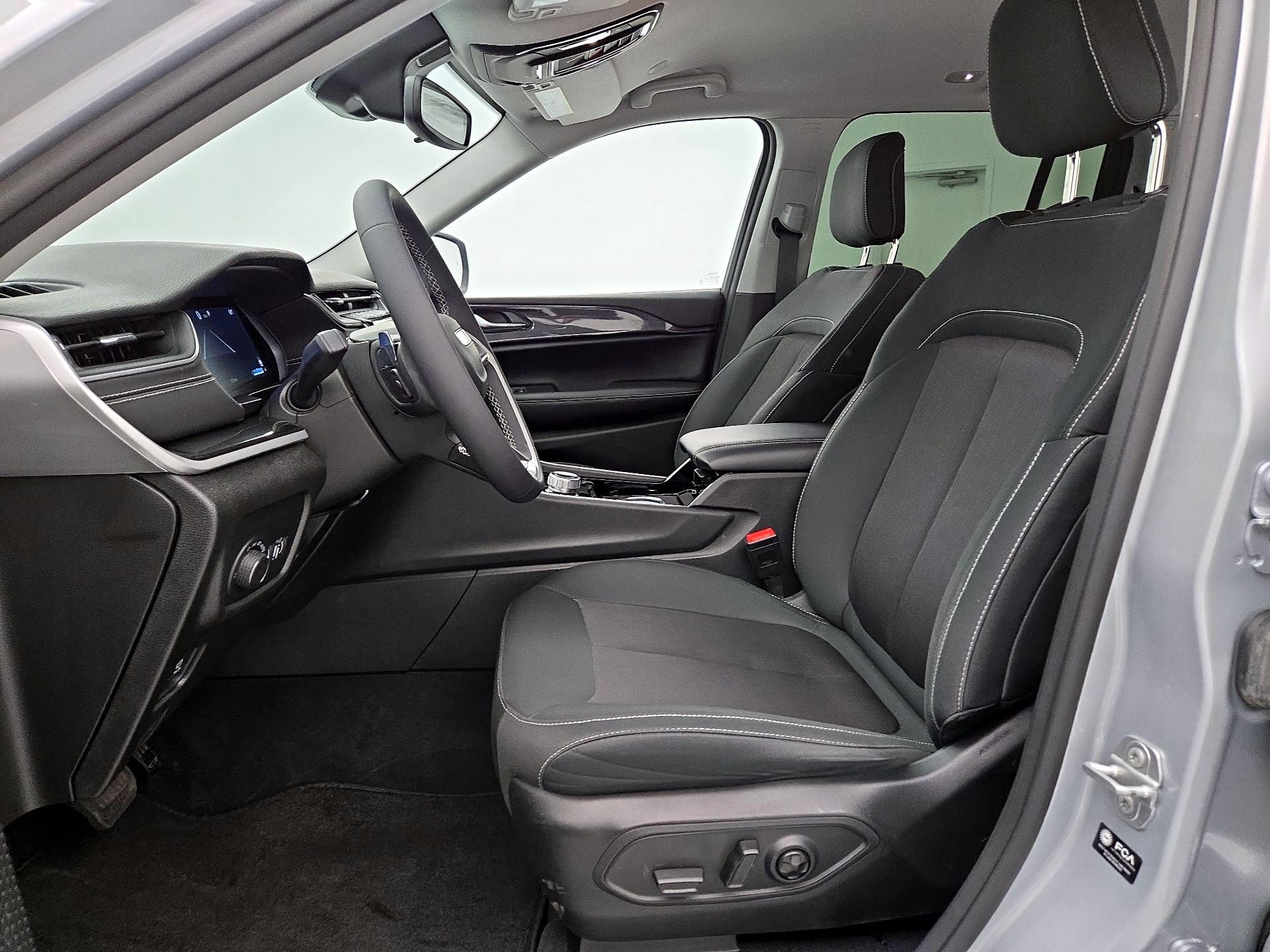 Thumbnail: 2023 Jeep Grand Cherokee - 11