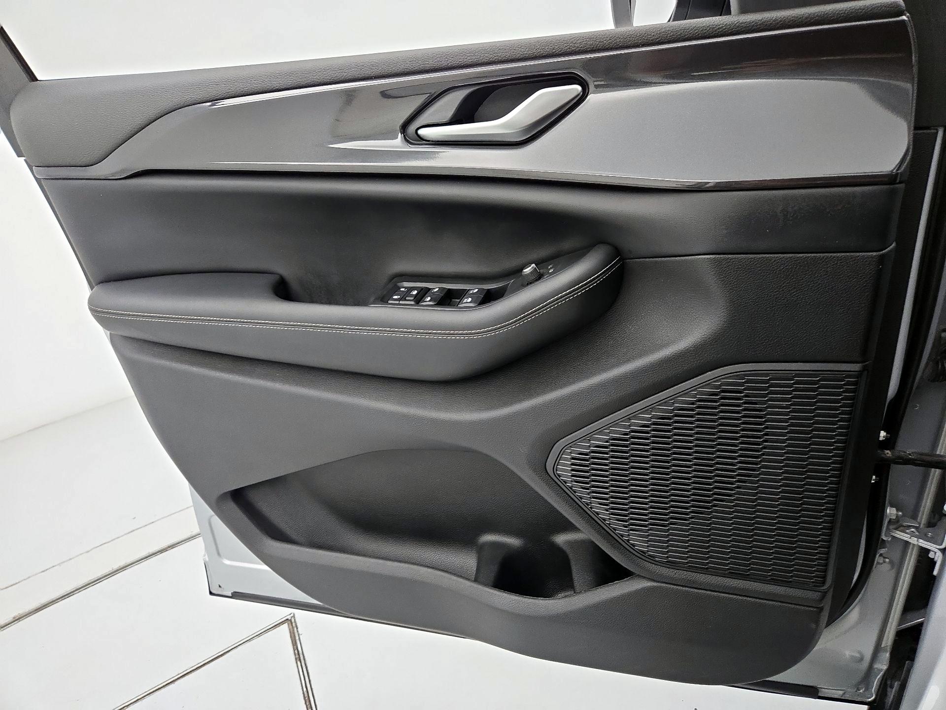 Thumbnail: 2023 Jeep Grand Cherokee - 12