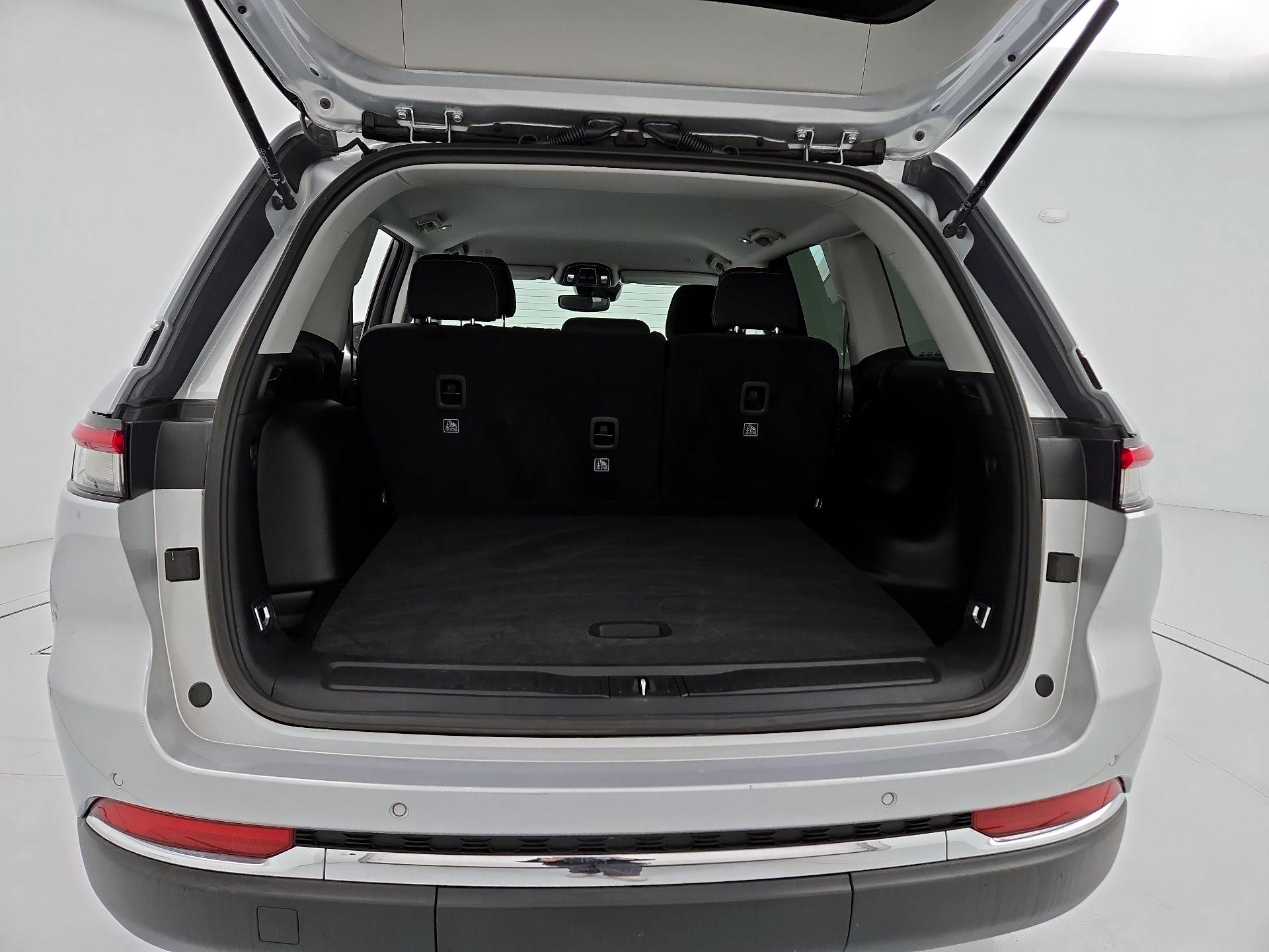 Thumbnail: 2023 Jeep Grand Cherokee - 20