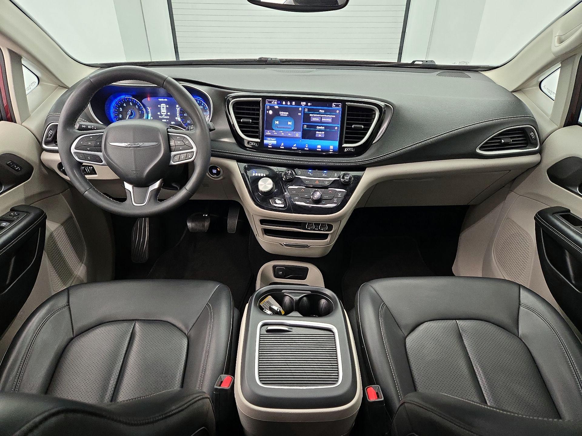 Thumbnail: 2023 Chrysler Pacifica - 9