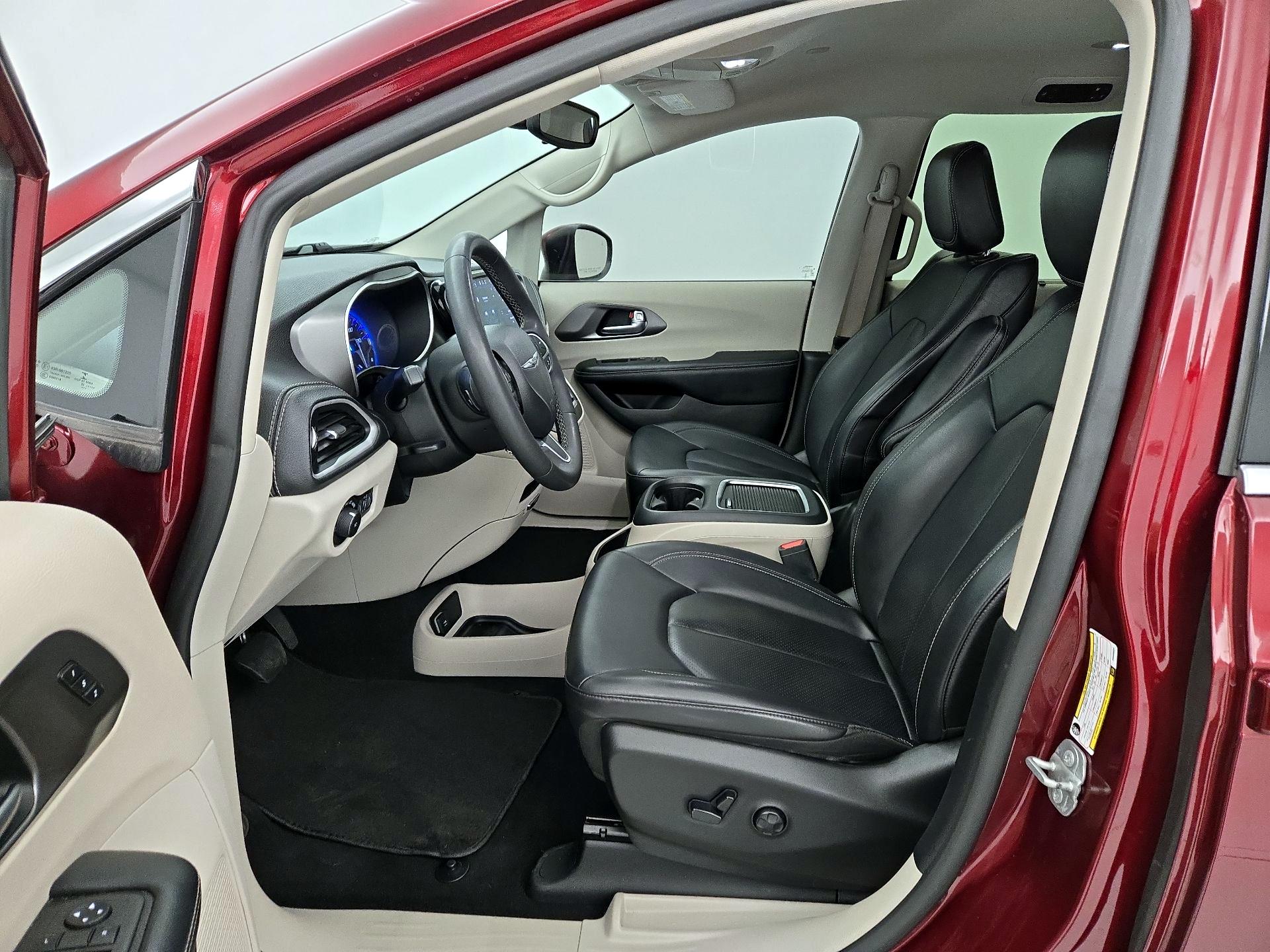 Thumbnail: 2023 Chrysler Pacifica - 11