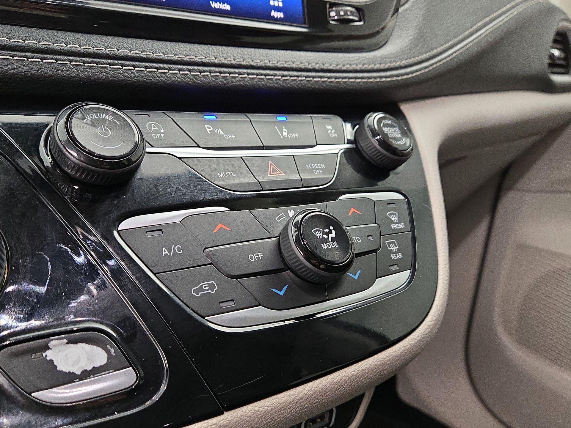 Thumbnail: 2023 Chrysler Pacifica - 16