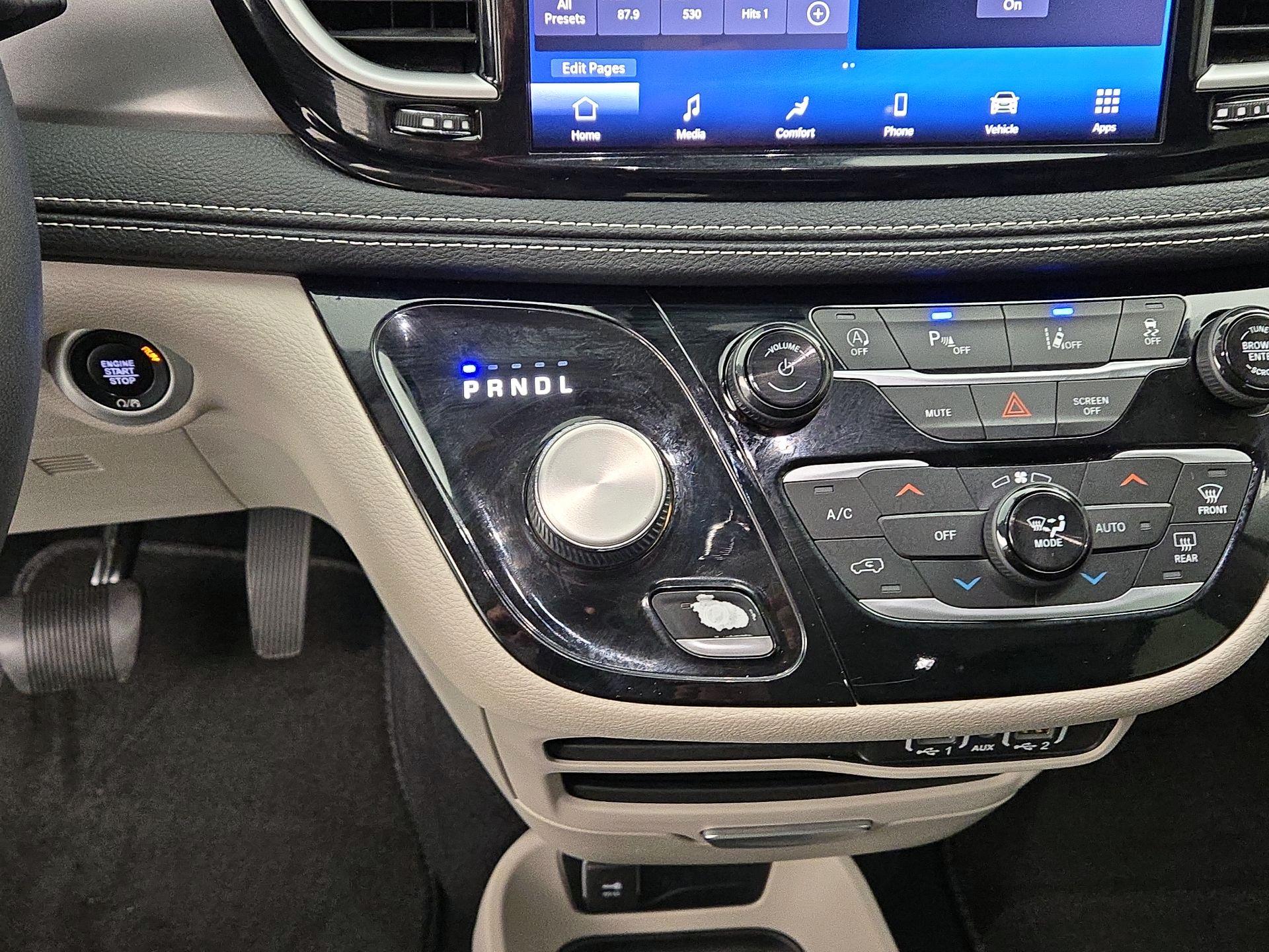 Thumbnail: 2023 Chrysler Pacifica - 17