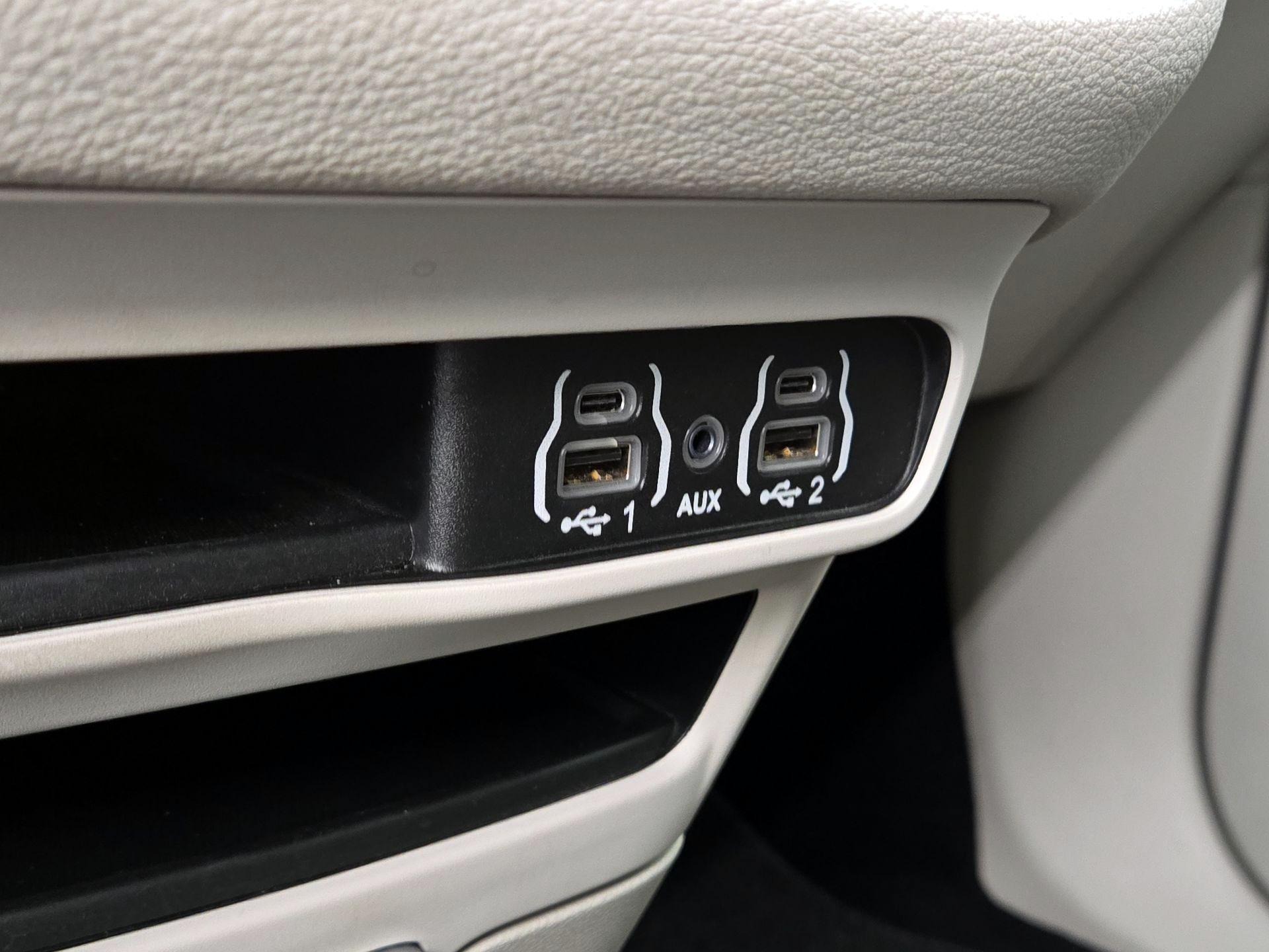 Thumbnail: 2023 Chrysler Pacifica - 18