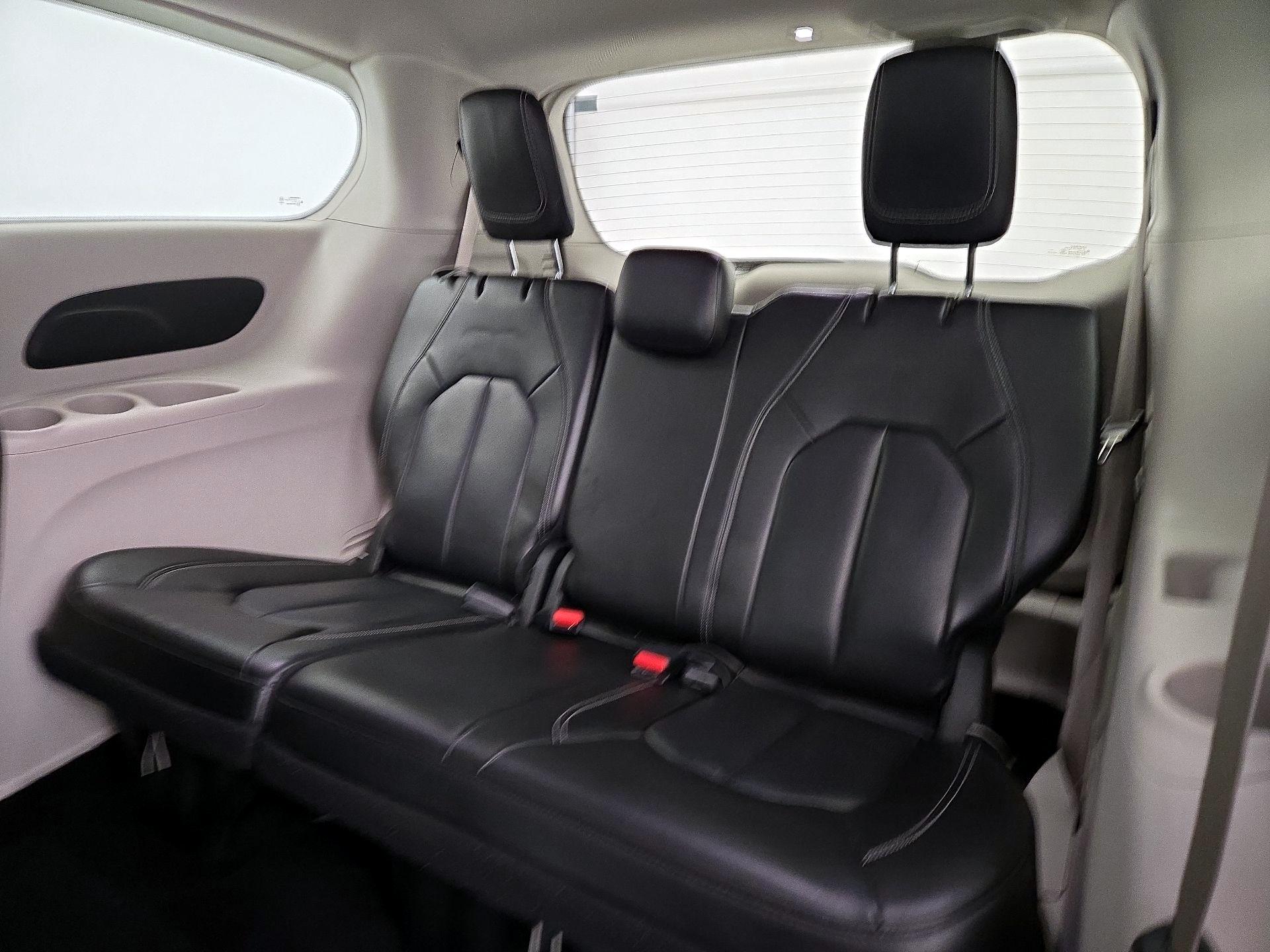 Thumbnail: 2023 Chrysler Pacifica - 20