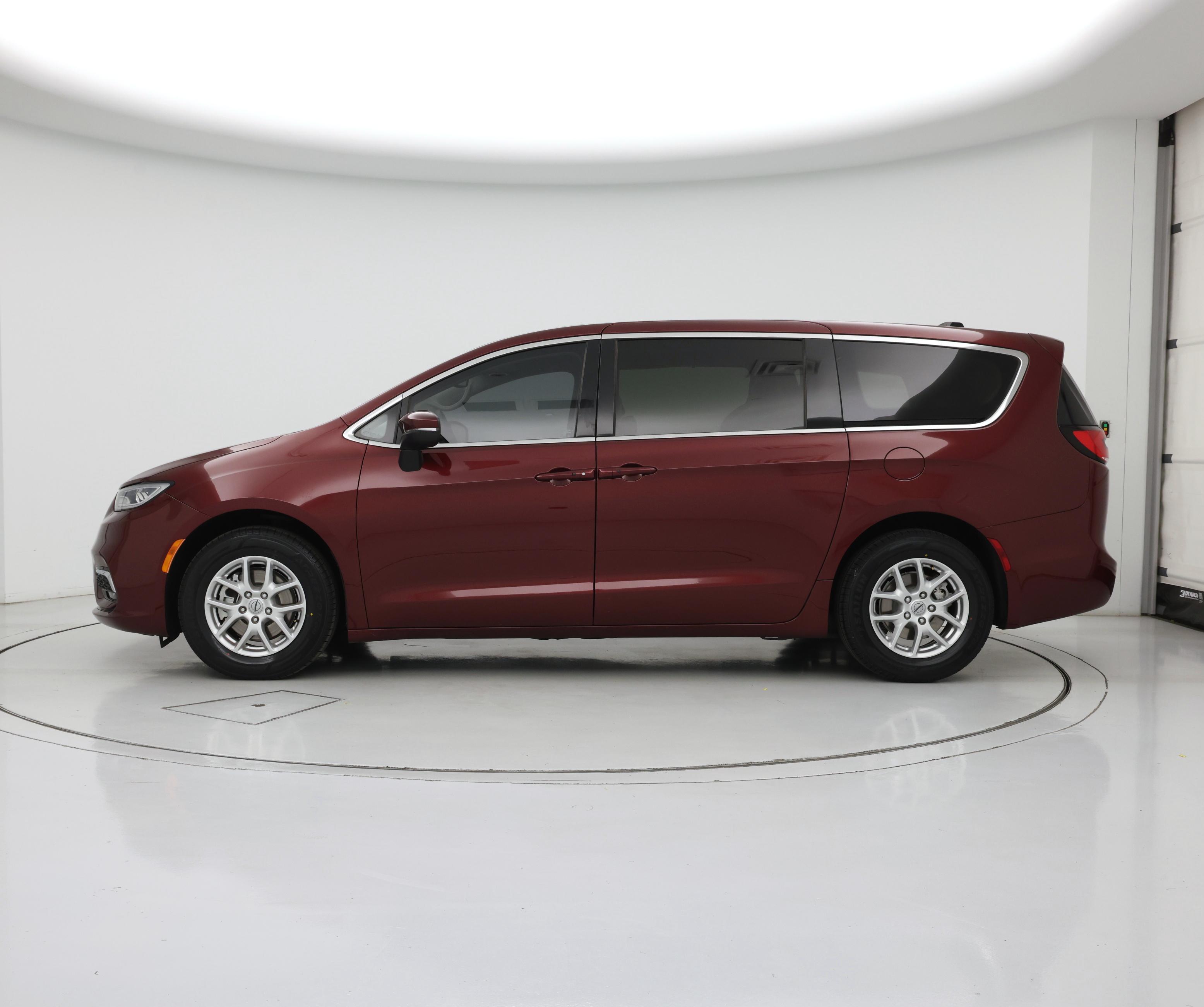 Thumbnail: 2023 Chrysler Pacifica - 3