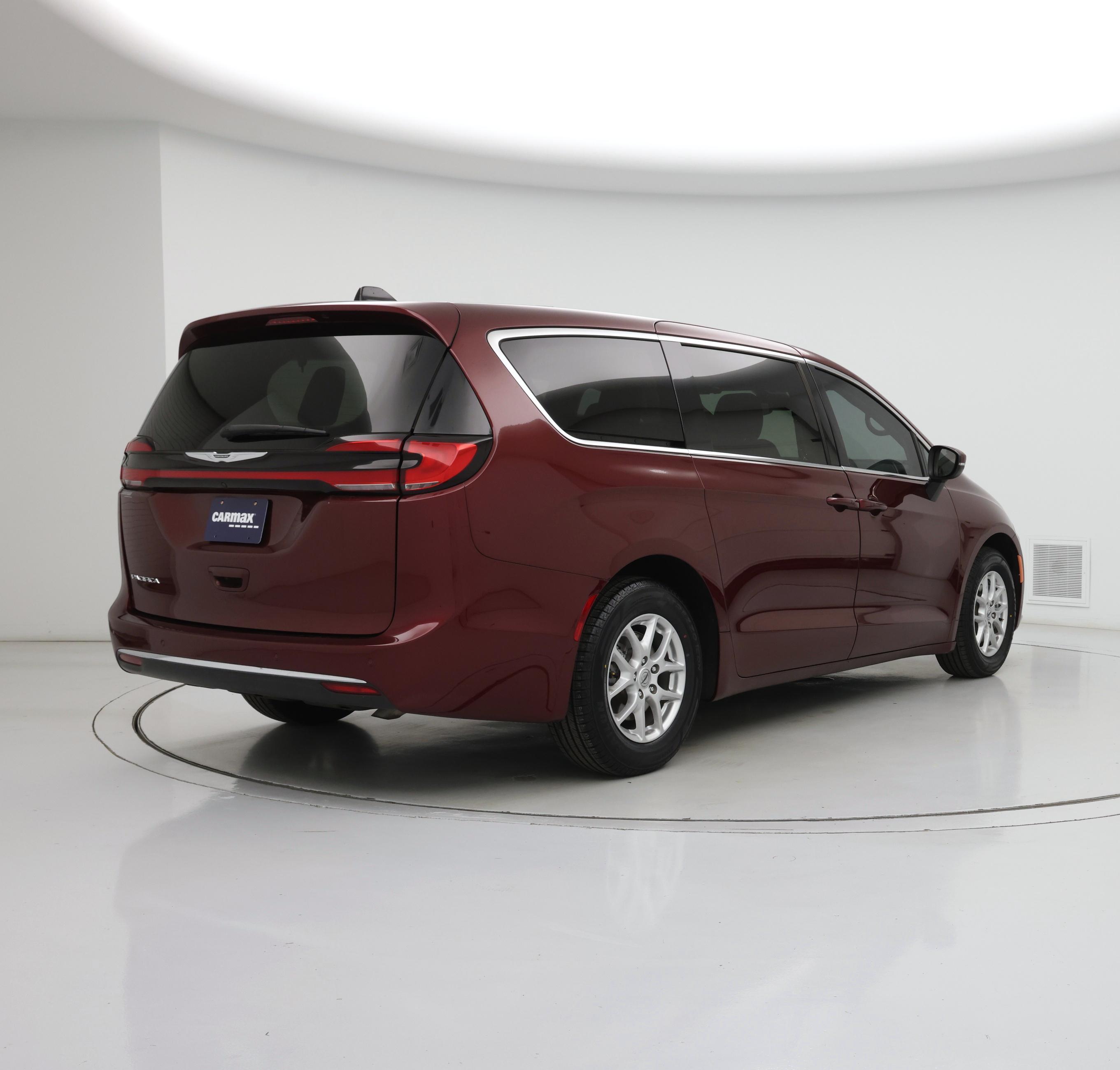 Thumbnail: 2023 Chrysler Pacifica - 8