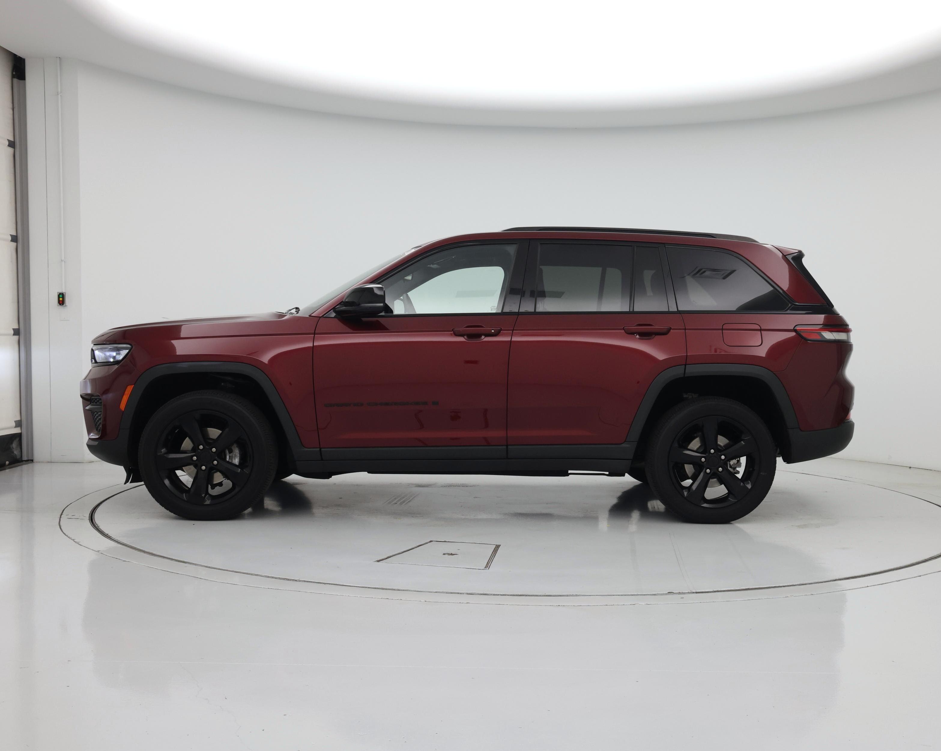 Thumbnail: 2023 Jeep Grand Cherokee - 3