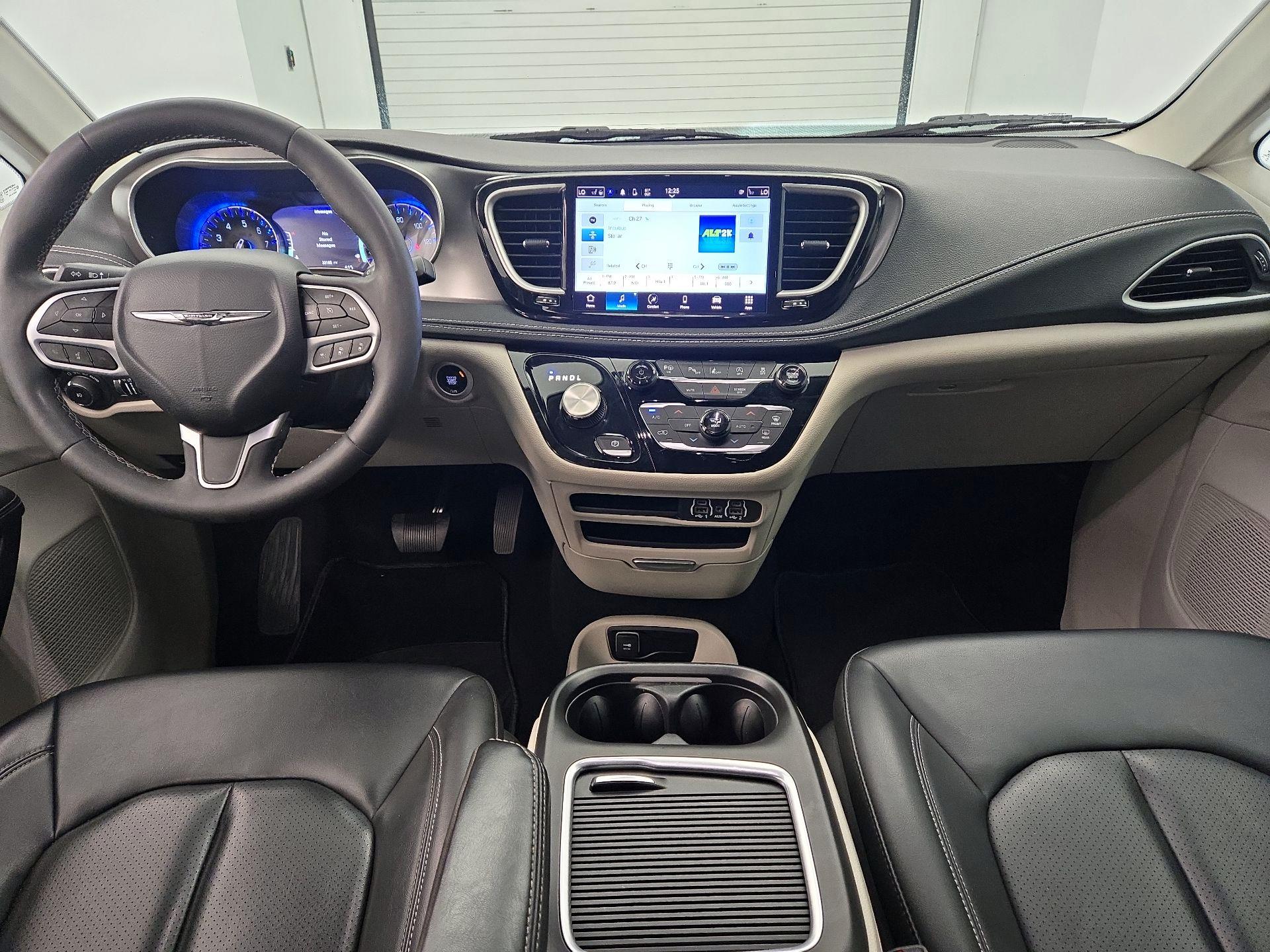 Thumbnail: 2023 Chrysler Pacifica - 9