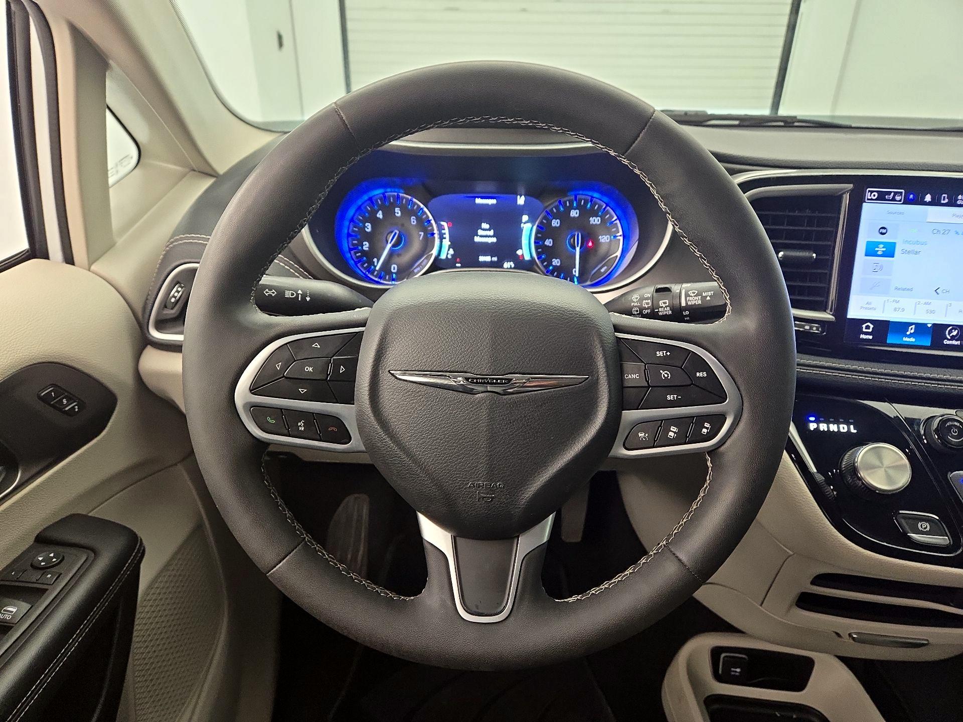 Thumbnail: 2023 Chrysler Pacifica - 10