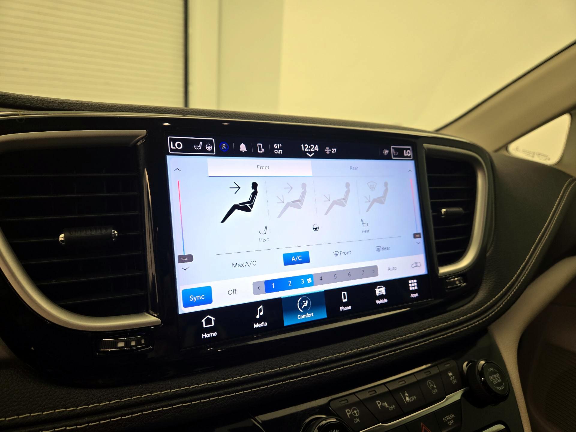 Thumbnail: 2023 Chrysler Pacifica - 16