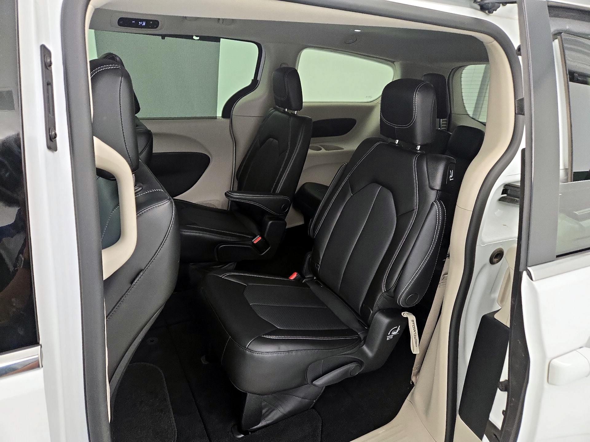 Thumbnail: 2023 Chrysler Pacifica - 19